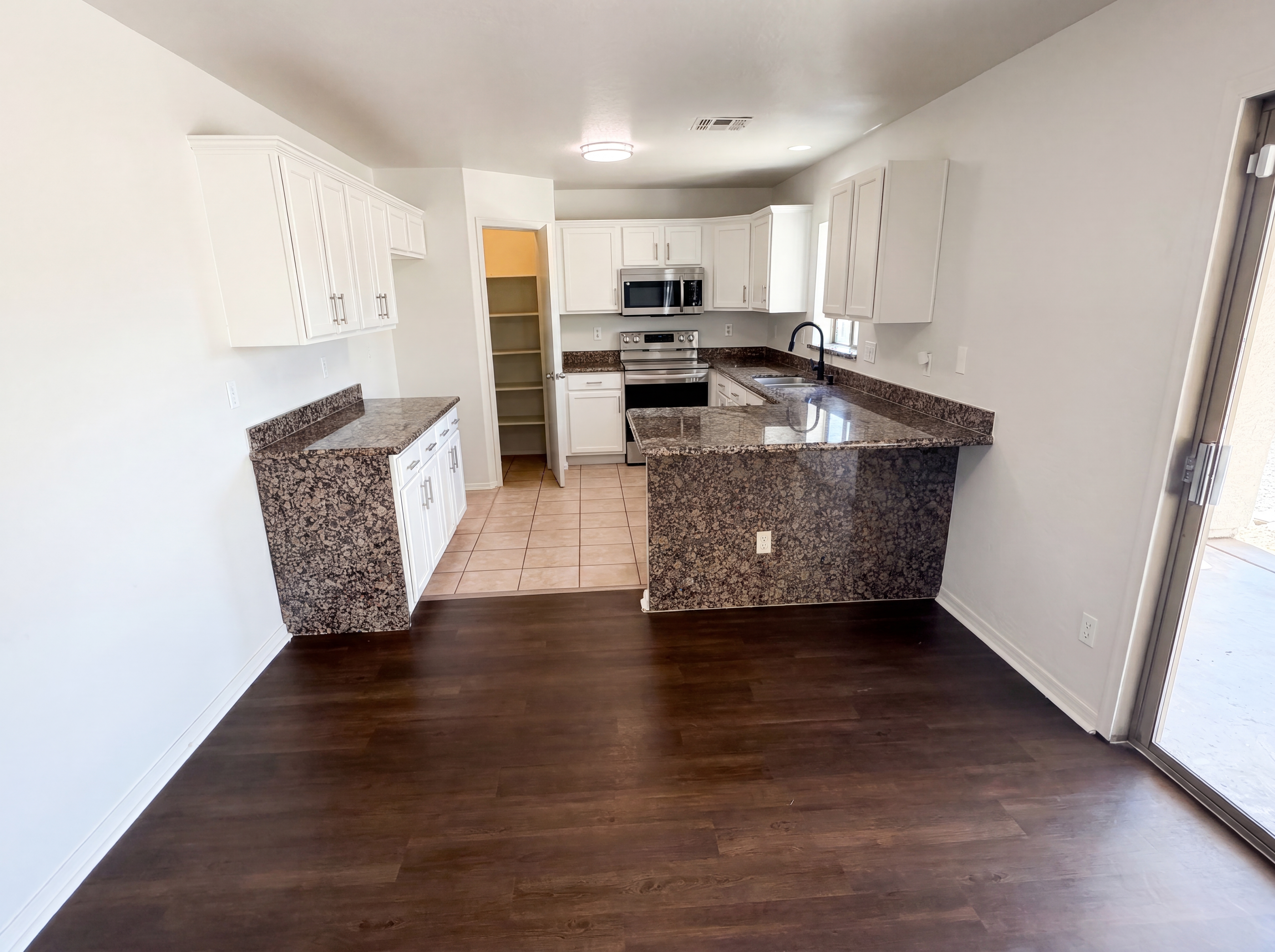 Photo 2 of 25 of 12421 W Windrose Dr, El Mirage, AZ