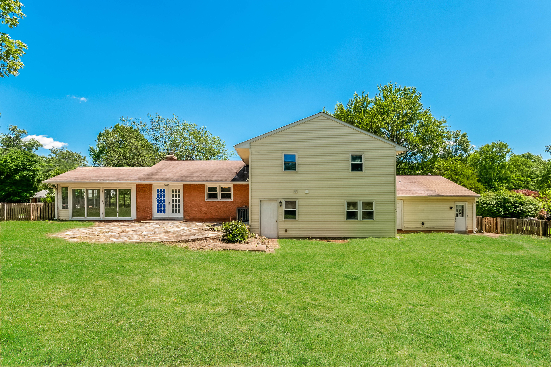 Photo 5 of 23 of 9206 Peabody St, Manassas, VA