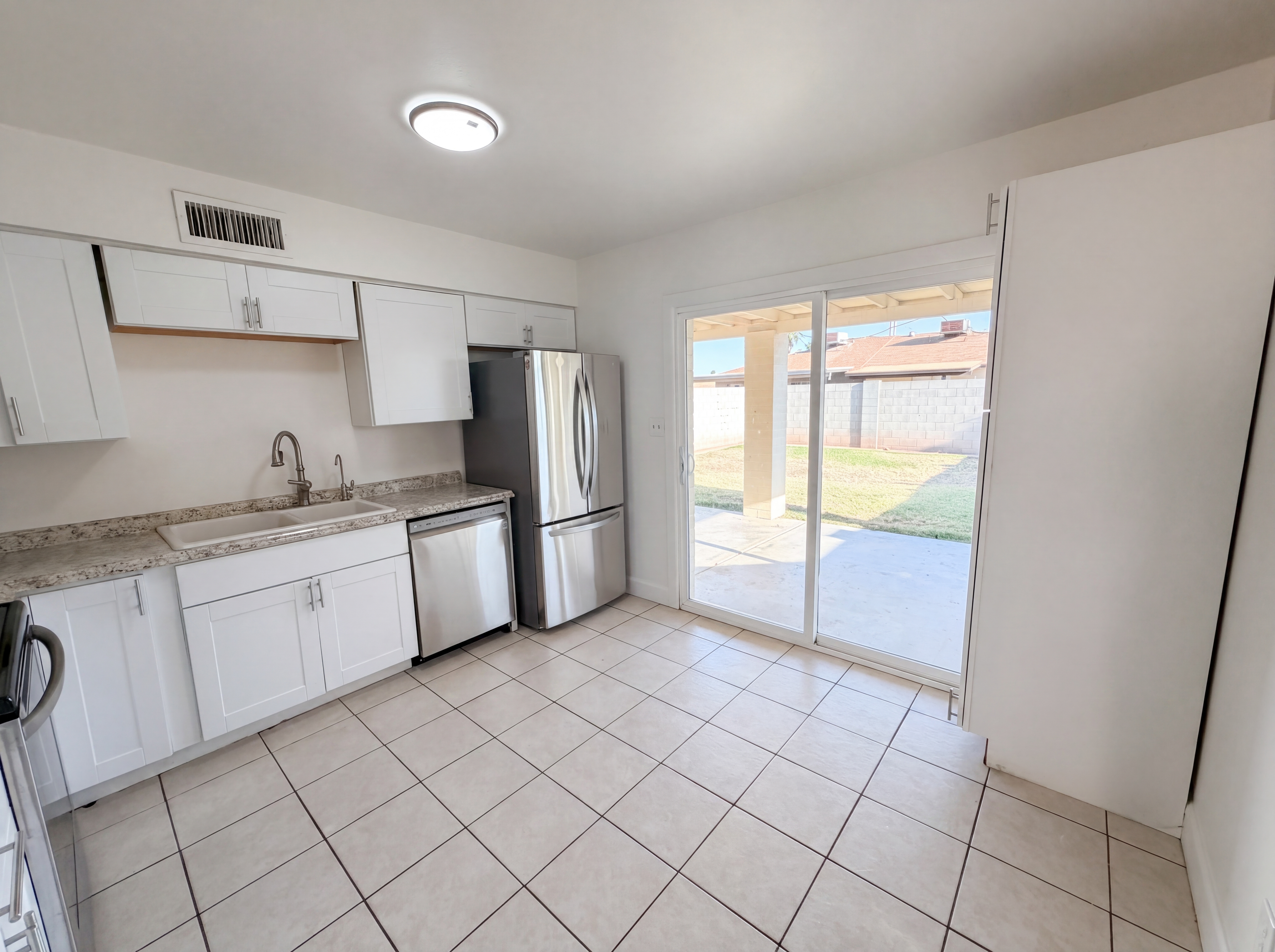 Photo 7 of 18 of 1251 E Grove Cir, Mesa, AZ