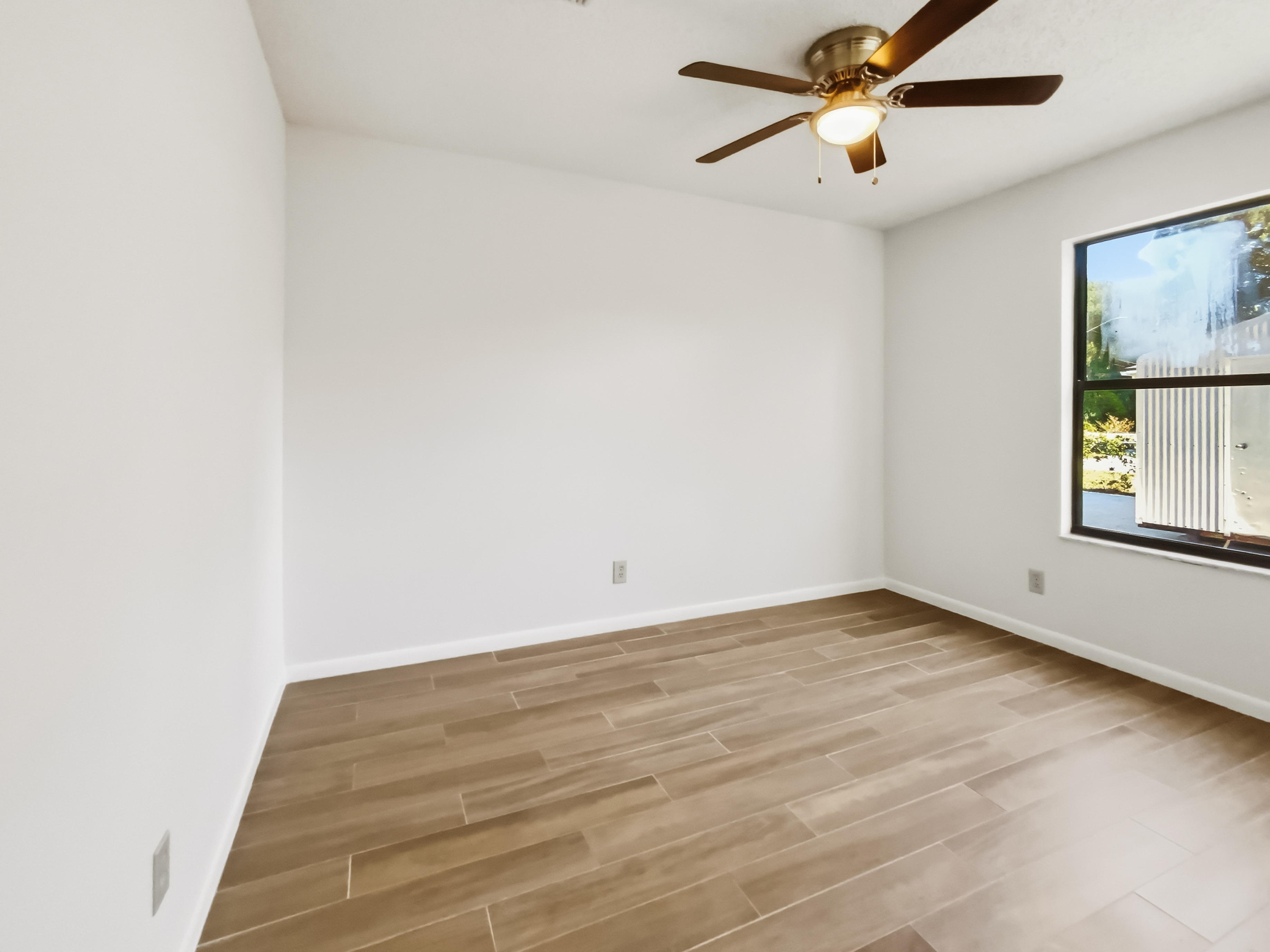 Photo 16 of 22 of 2440 Deloach Ln, Jacksonville, FL