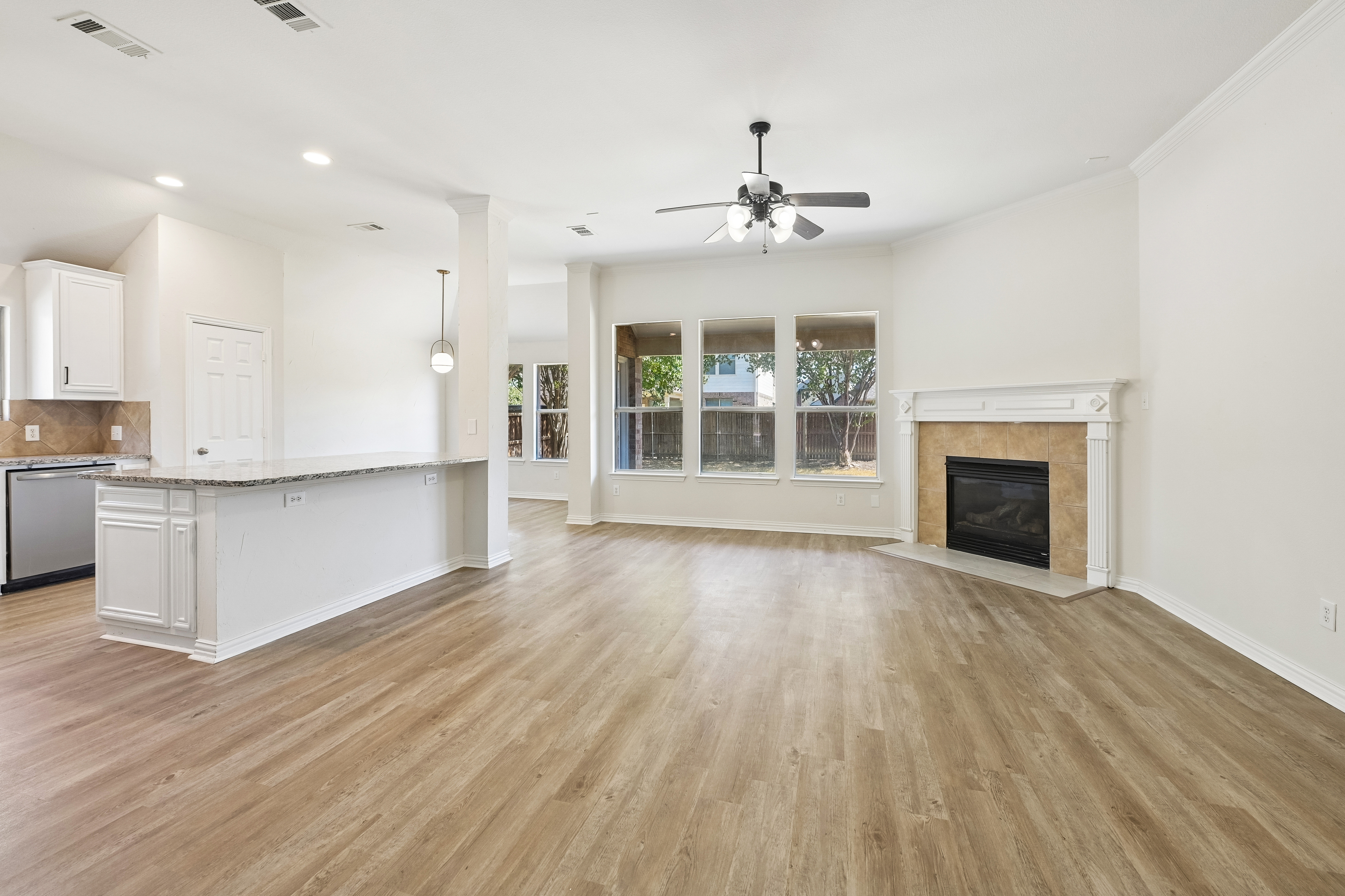 Photo 12 of 35 of 1009 Spinnaker Dr, Forney, TX
