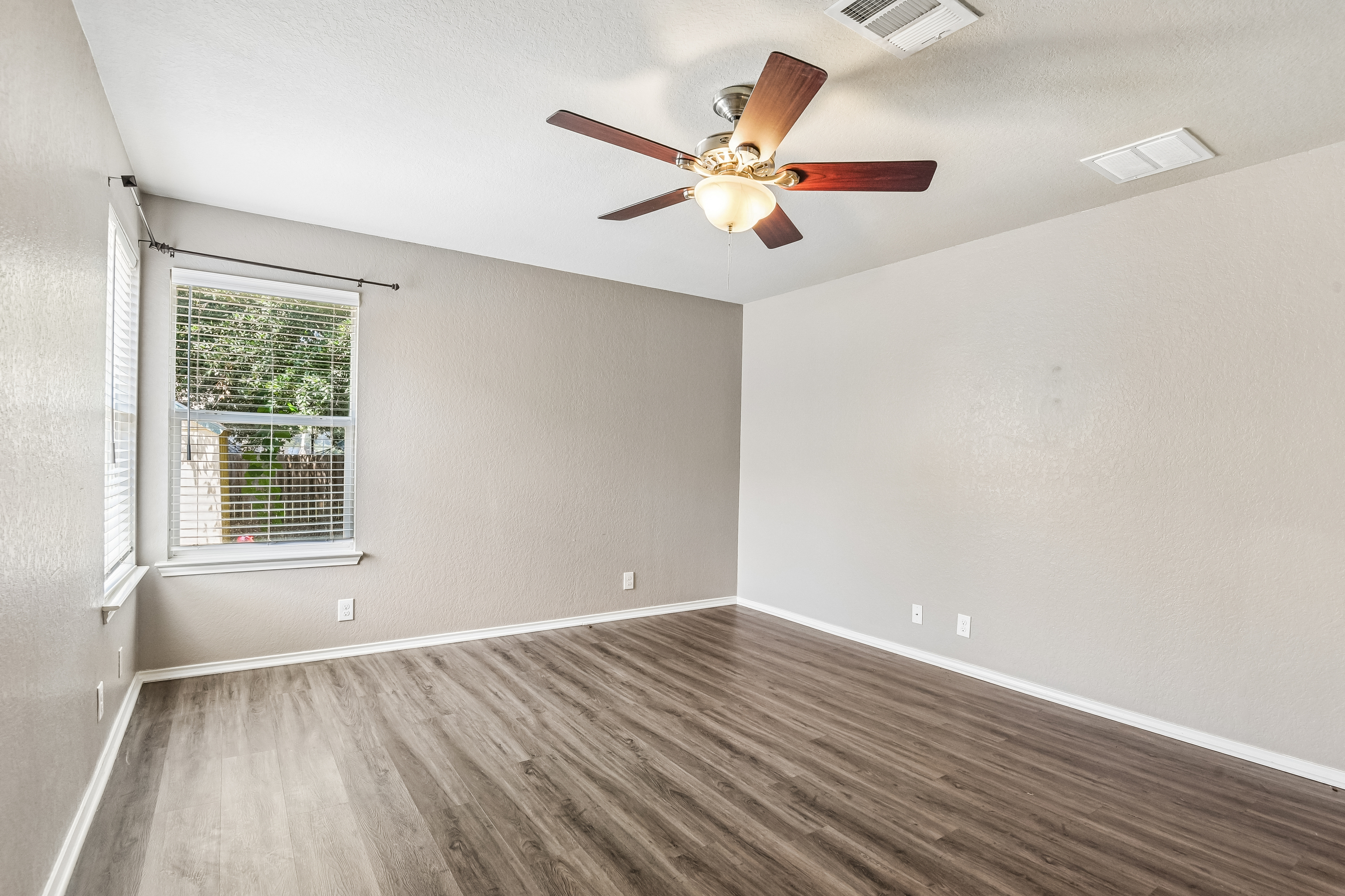 Photo 24 of 49 of 2535 Fayette Dr, New Braunfels, TX