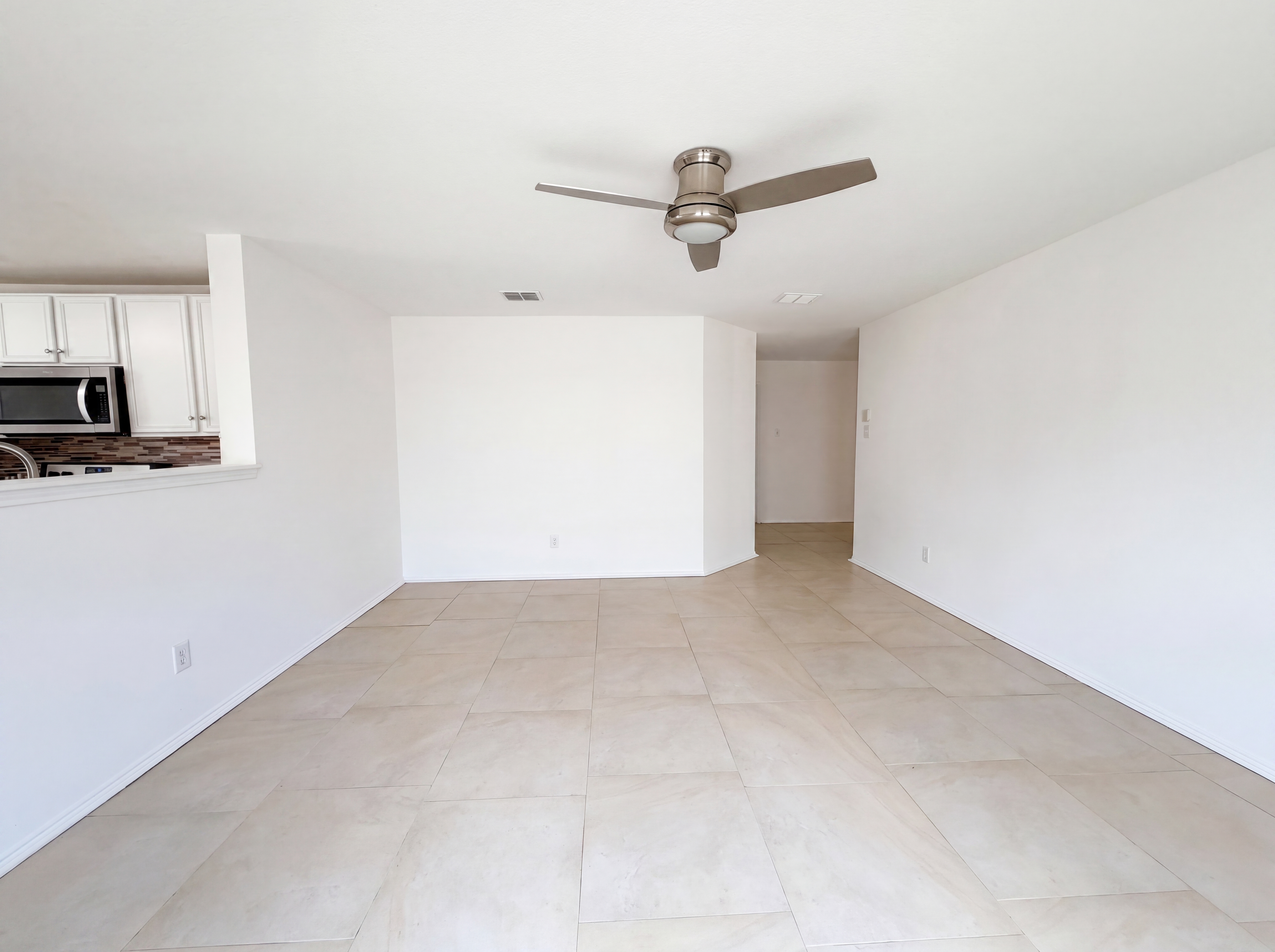 Photo 3 of 17 of 1120 Beaverwood Ln, Crowley, TX