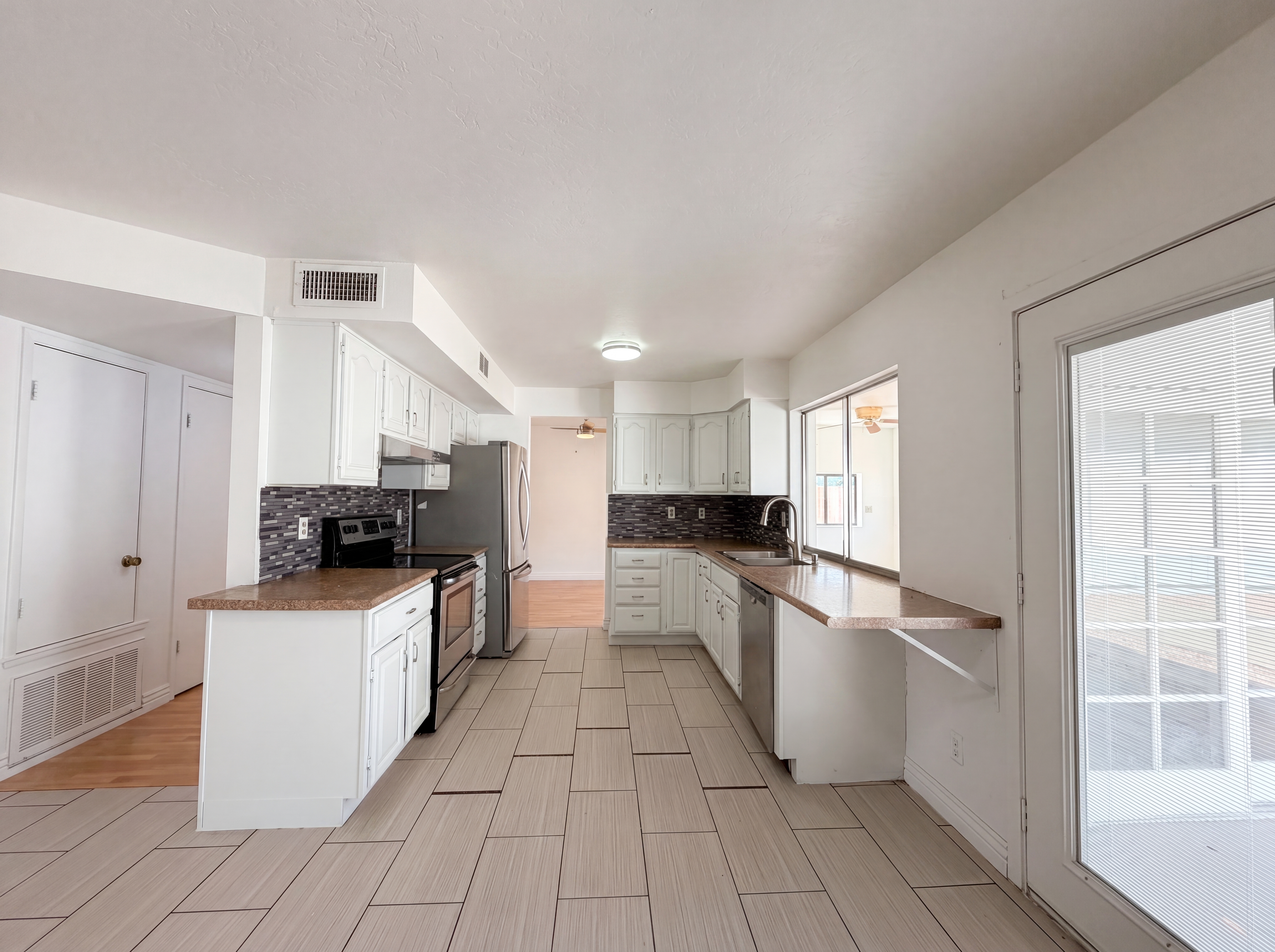 Photo 2 of 26 of 4260 E Vineyard Rd, Phoenix, AZ