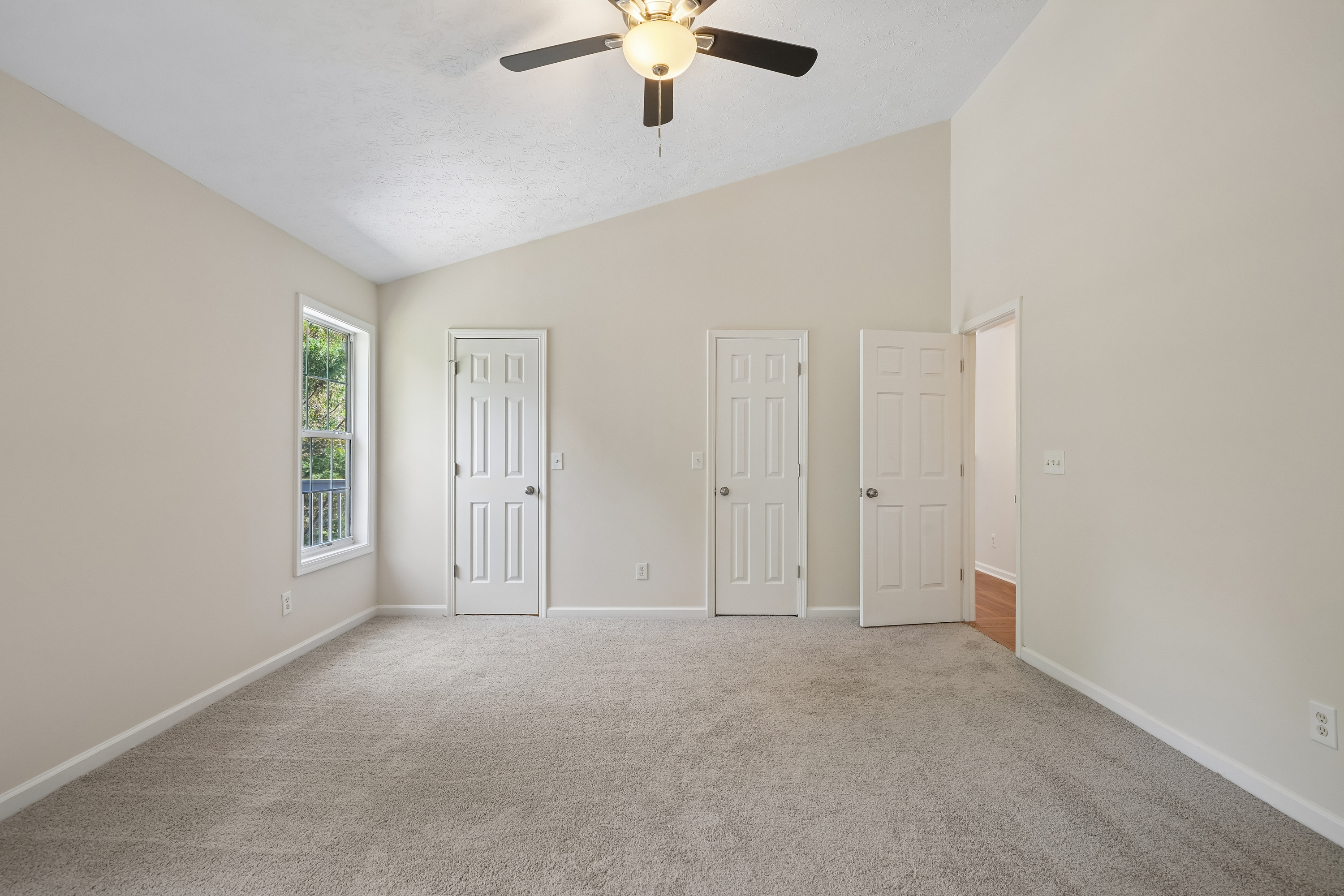 Photo 4 of 37 of 3493 Dunbar Ln, Suwanee, GA
