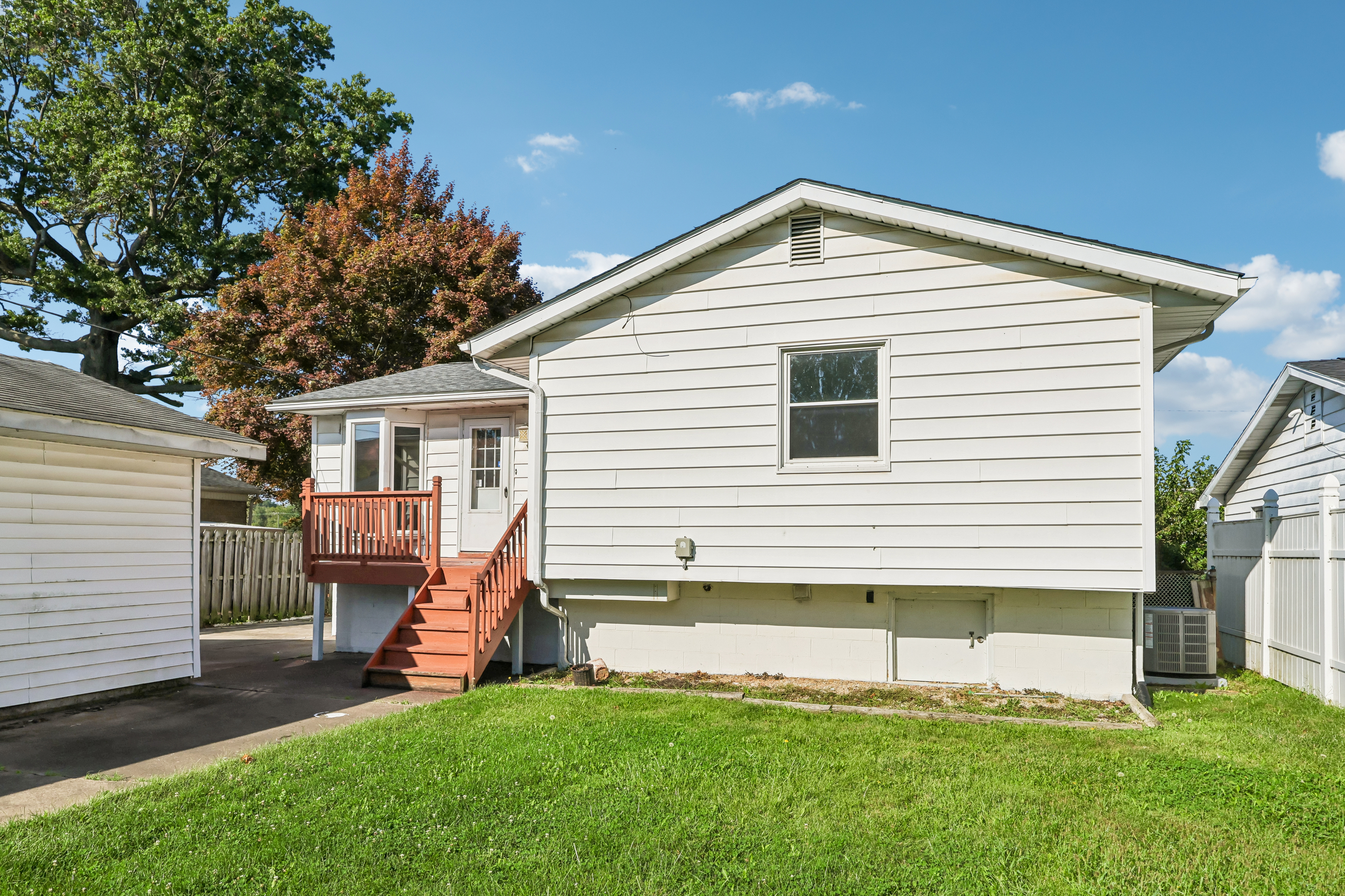 Photo 5 of 27 of 4137 Gary Ave, Lorain, OH