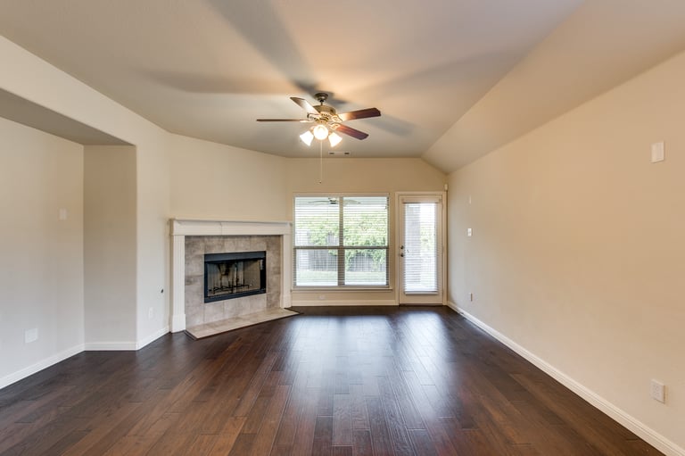 Photo 12 of 30 - 1517 Nightingale Dr, Aubrey, TX 76227