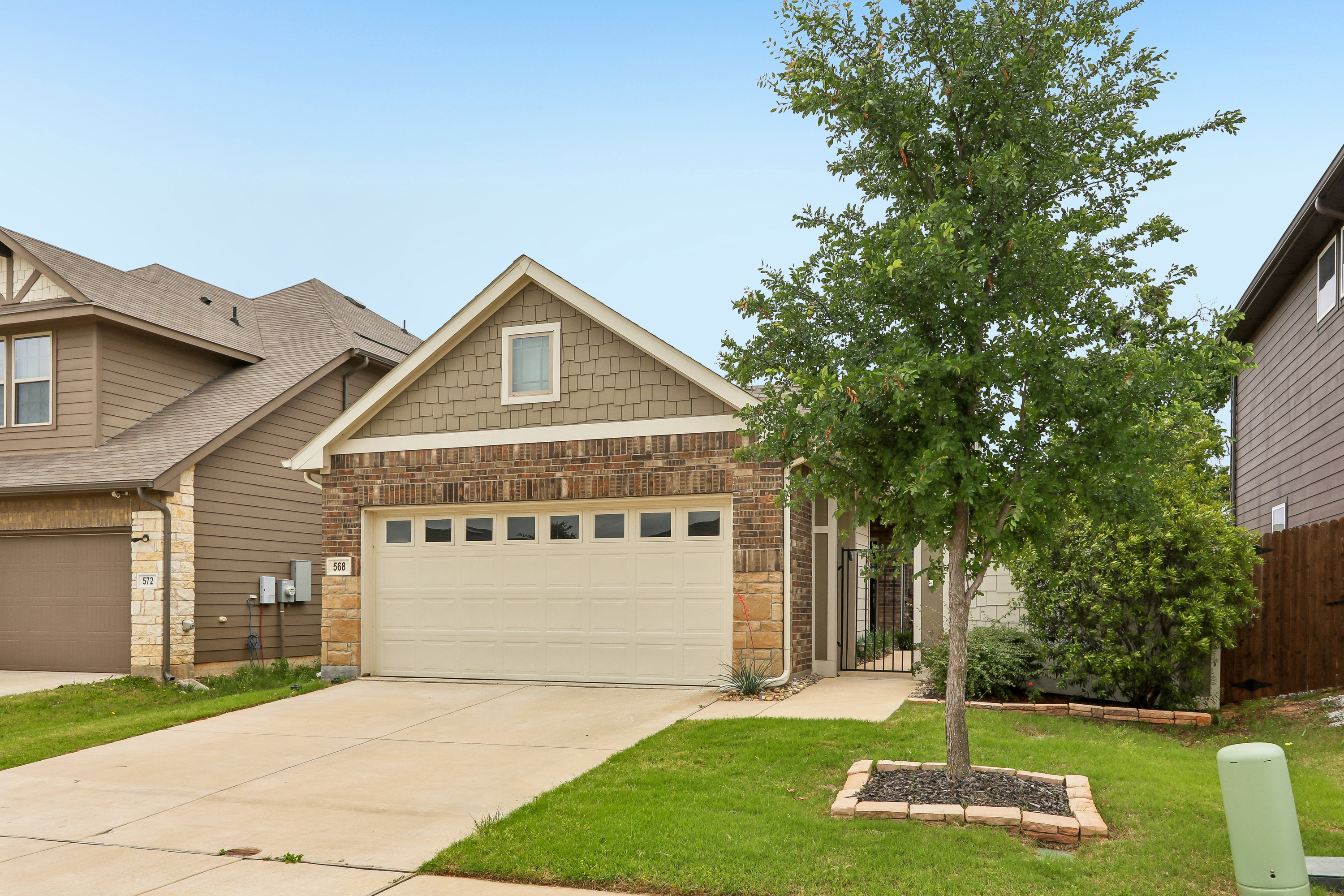 Photo 10 of 42 of 568 Val Verde St, Aubrey, TX