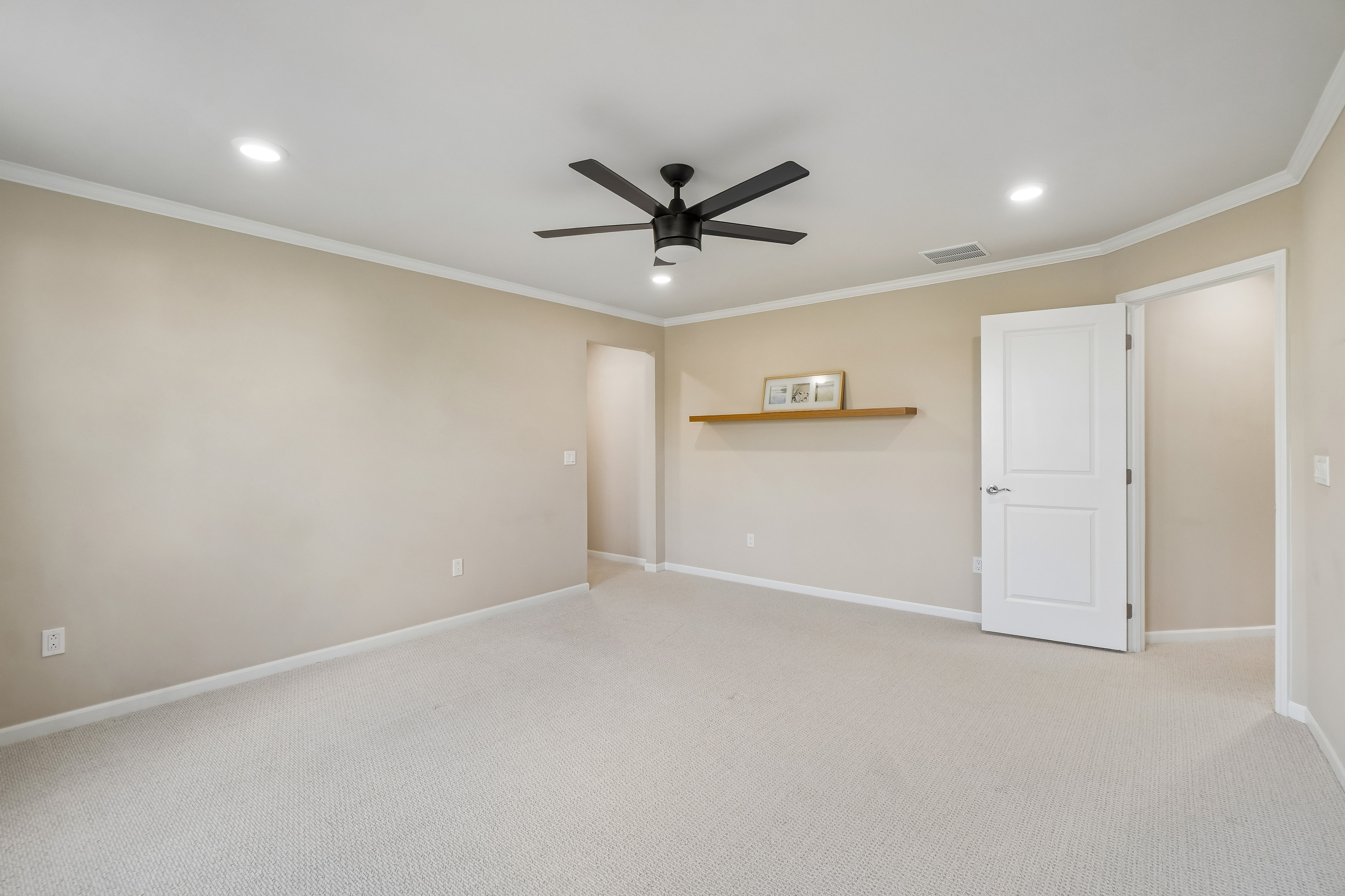 Photo 28 of 61 of 20942 Torbay Dr, Northville, MI