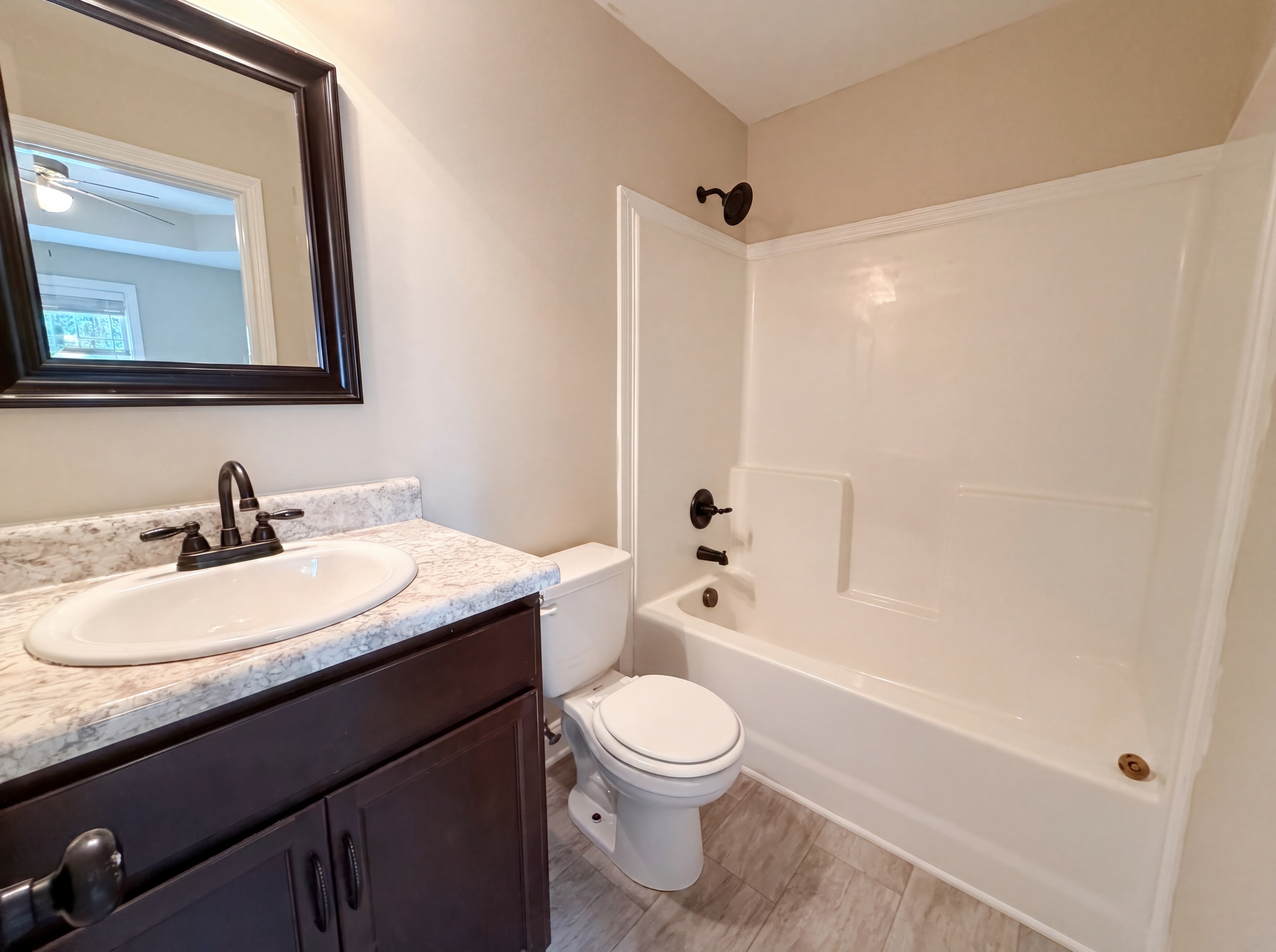 Photo 6 of 19 of 741 Inver Ln, Clarksville, TN