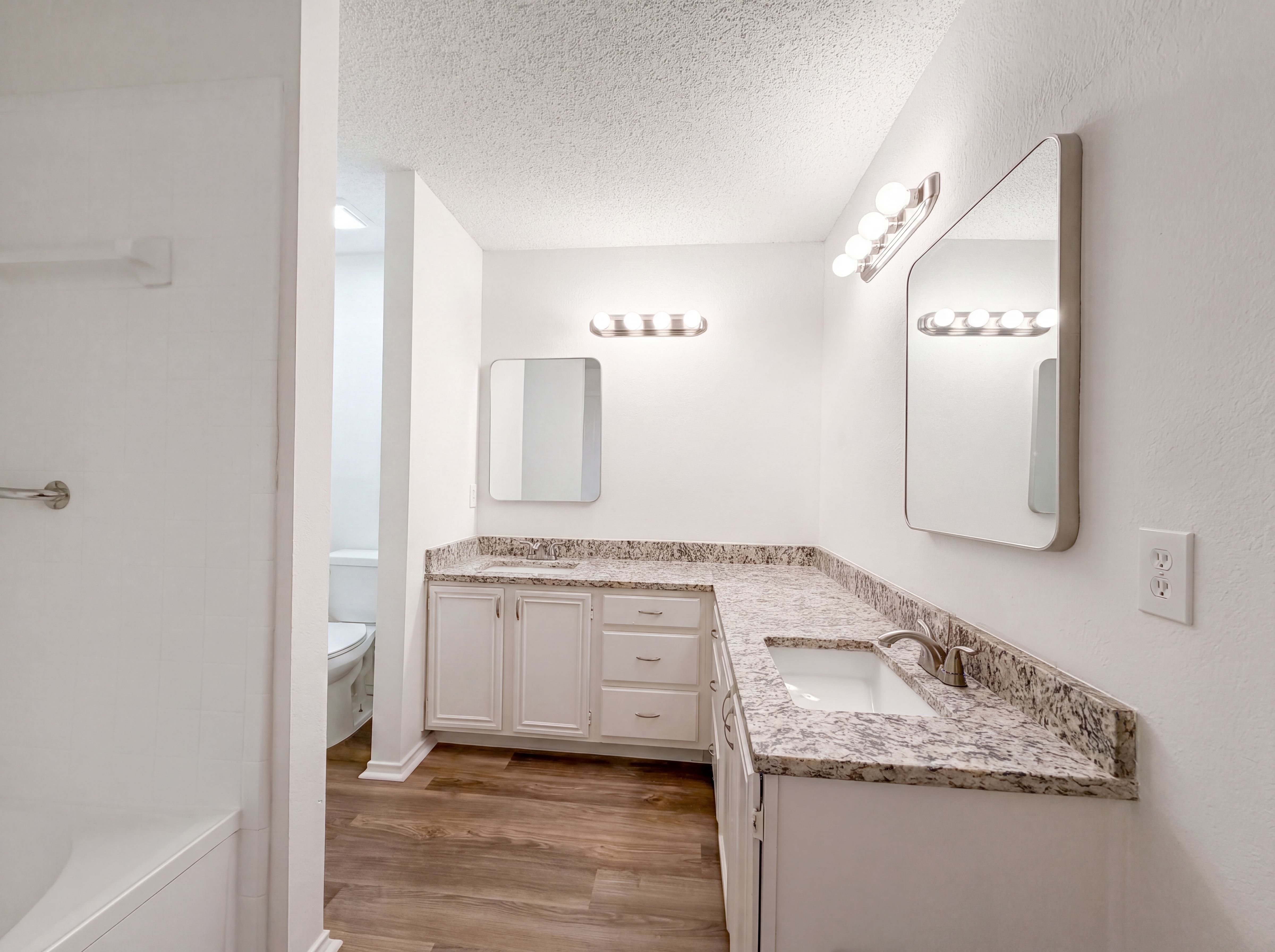 Photo 14 of 19 of 3628 Riverhead Dr, Arlington, TX
