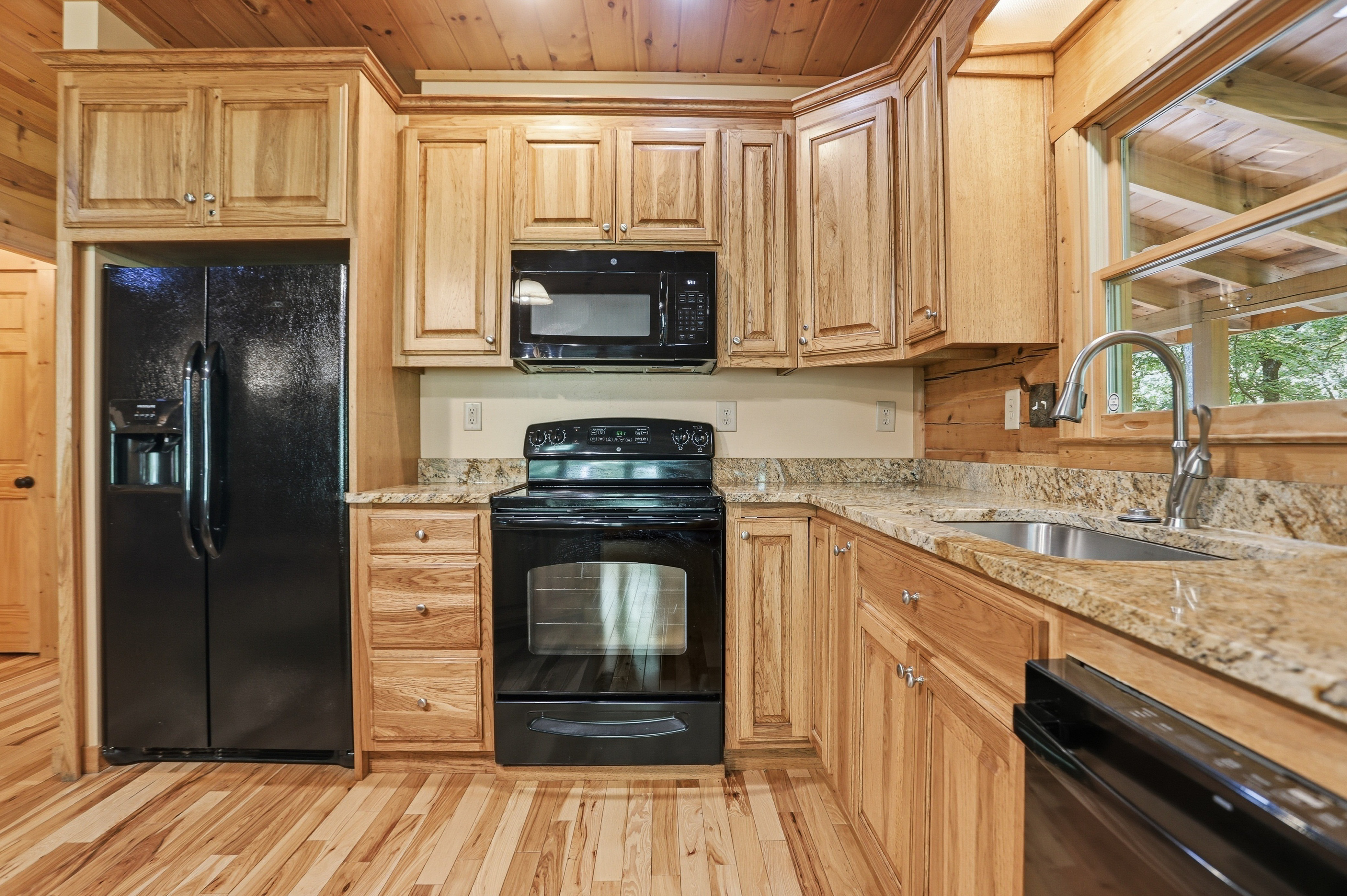 Photo 2 of 36 of 702 Ranch Mountain Dr, Dahlonega, GA