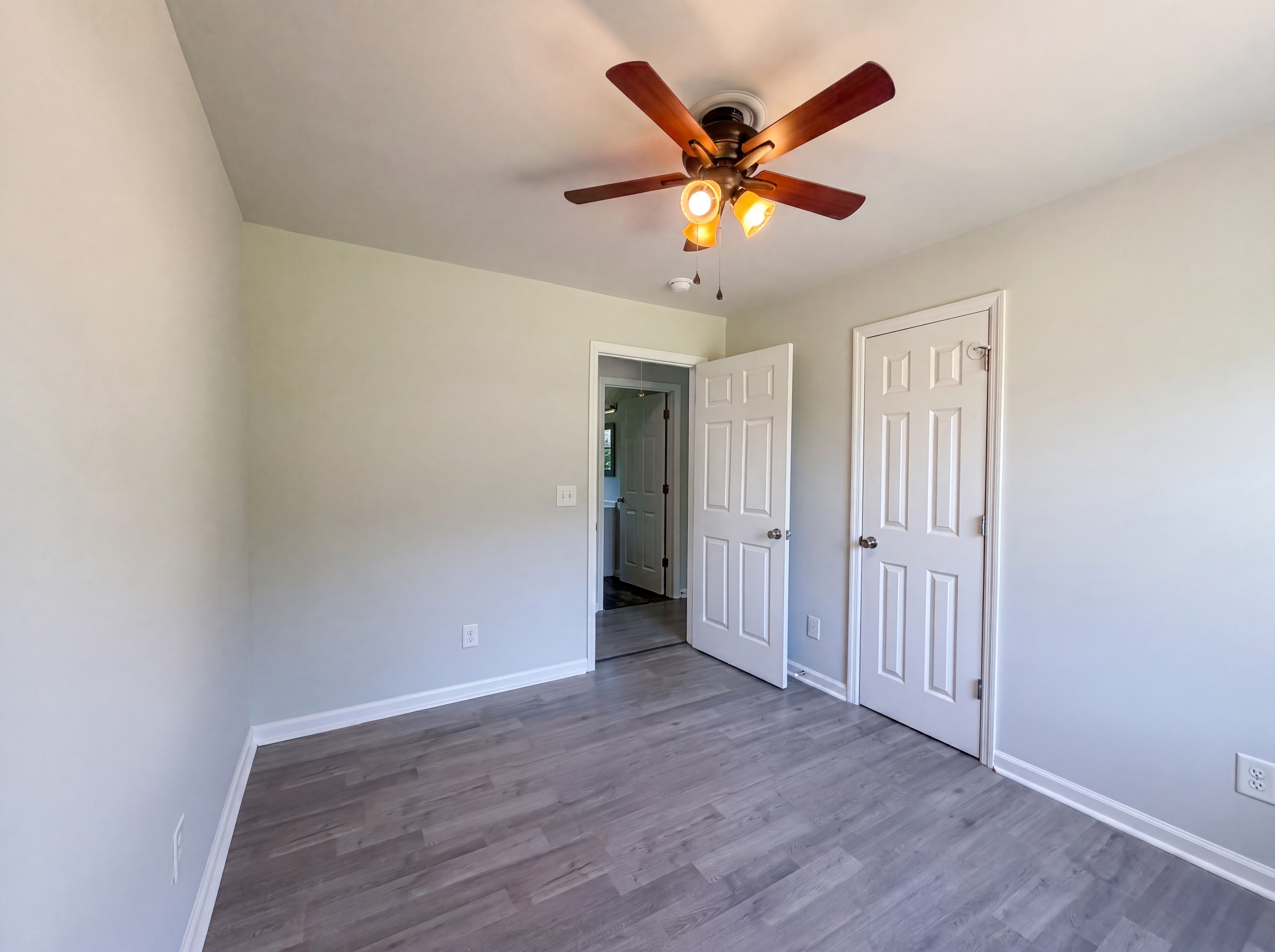 Photo 8 of 19 of 1036 E Commerce St, Lewisburg, TN