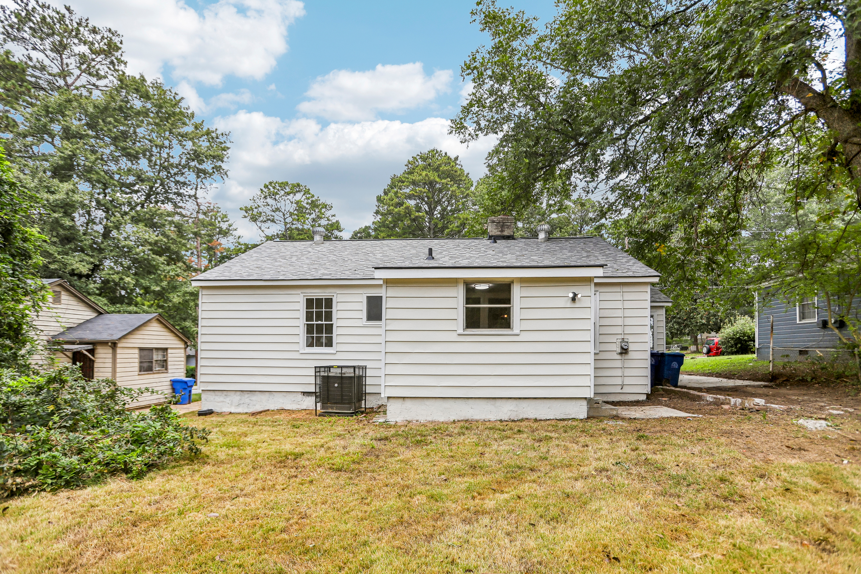 Photo 46 of 53 of 1330 Lynford Dr SW, Atlanta, GA