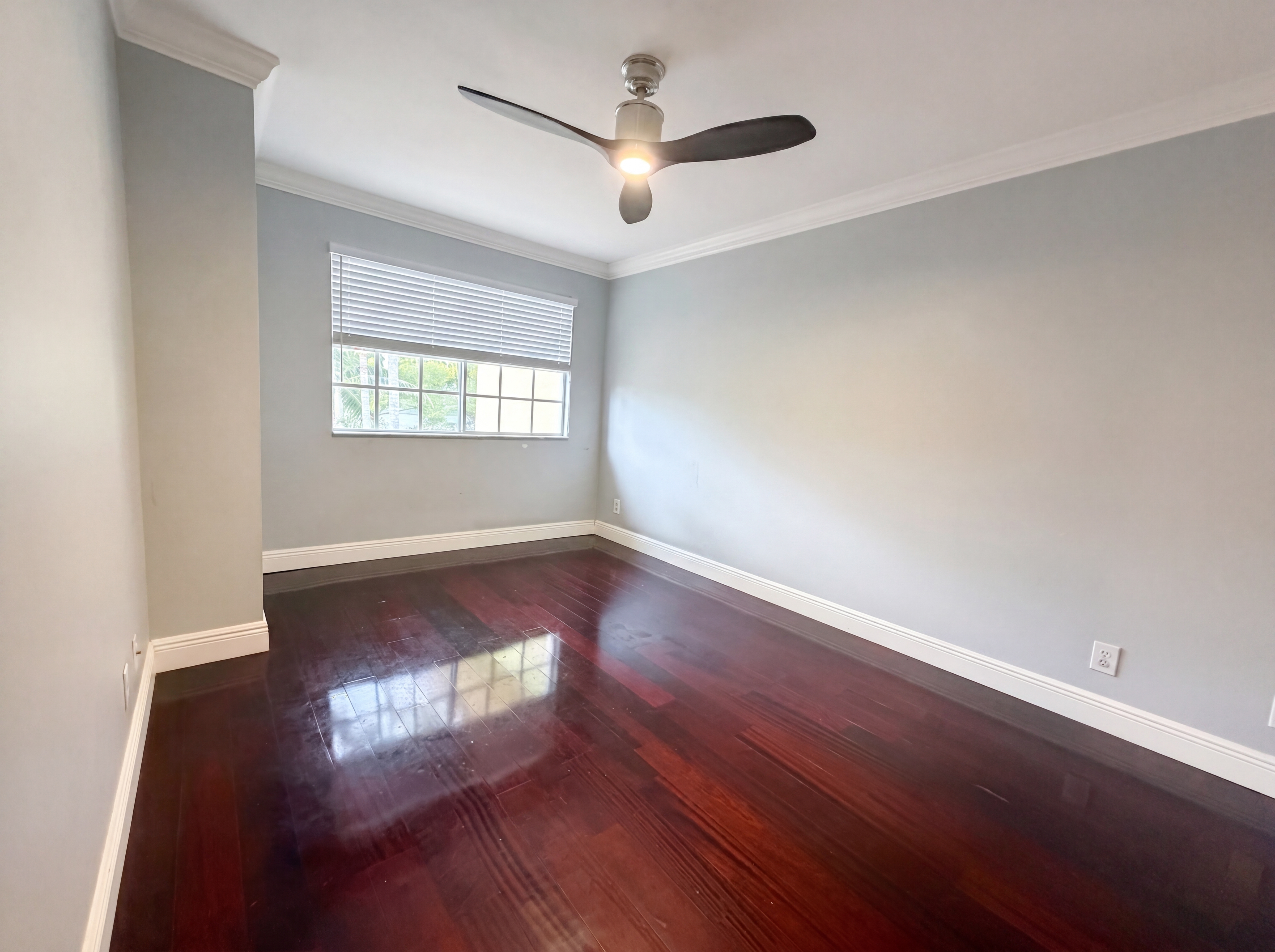 Photo 11 of 22 of 917 Imperial Lake Rd, West Palm Beach, FL