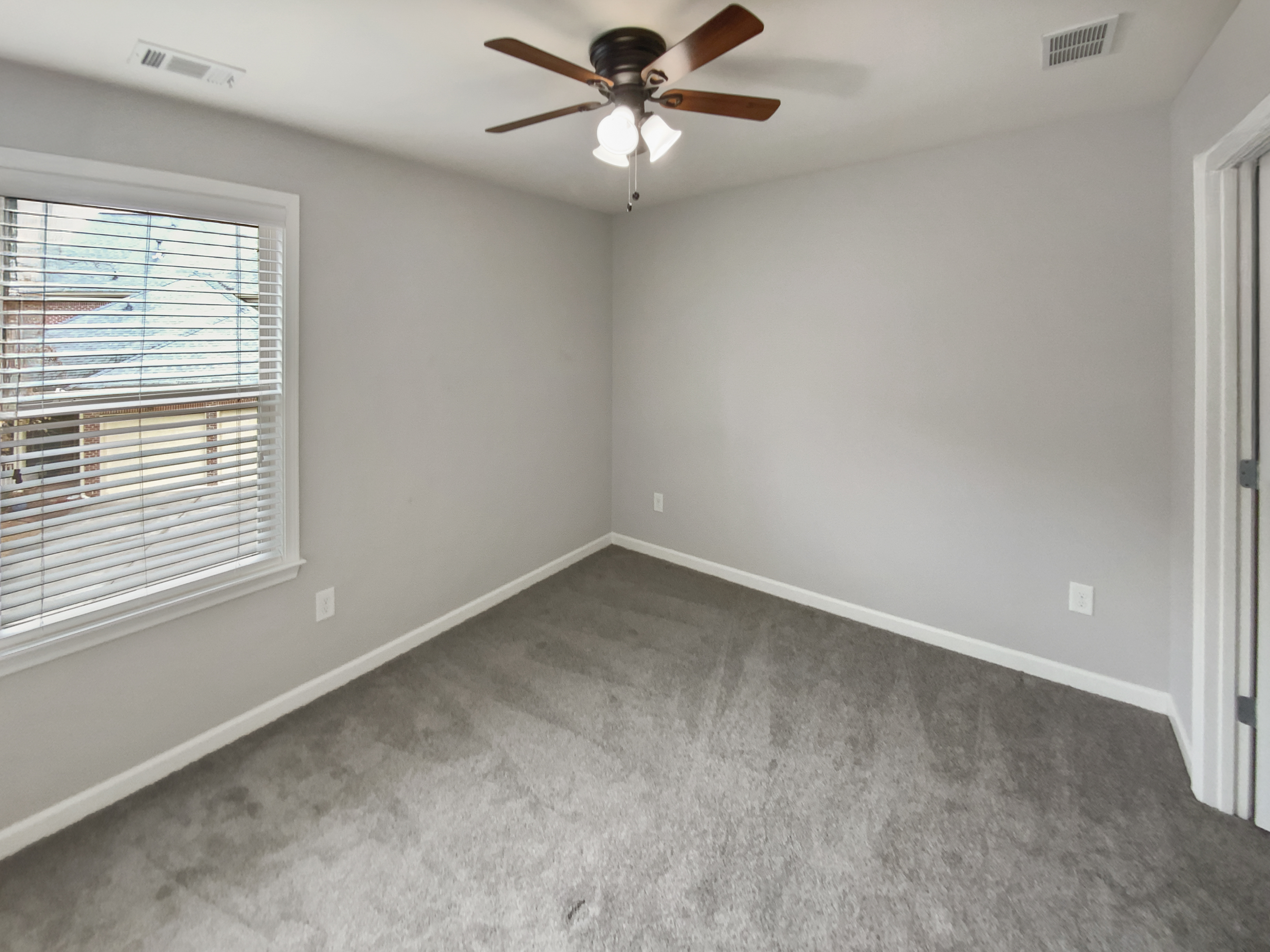 Photo 21 of 26 of 12981 Dartmore Cir, Alpharetta, GA