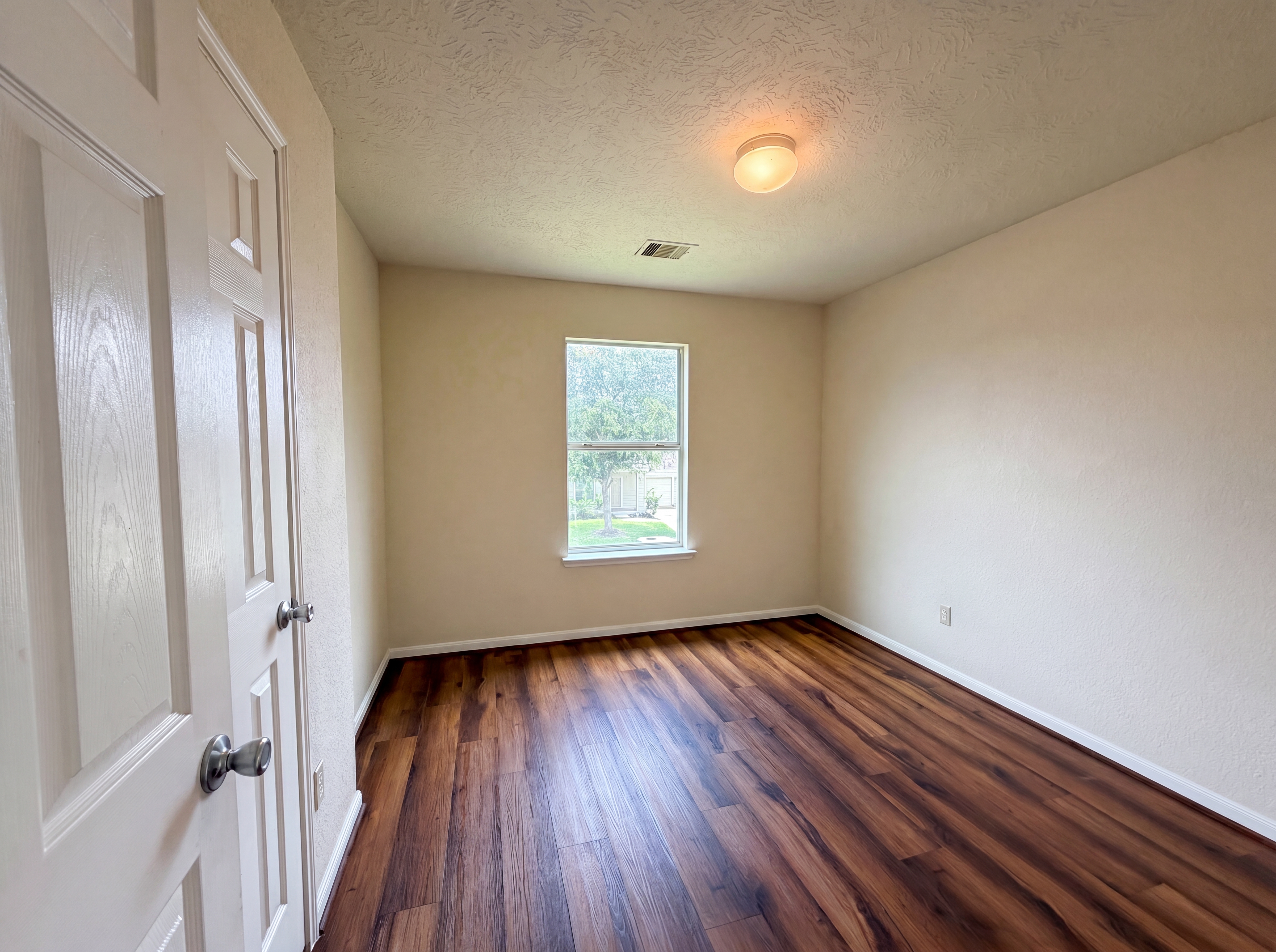 Photo 10 of 19 of 2627 Skyview Trace Ct, Houston, TX