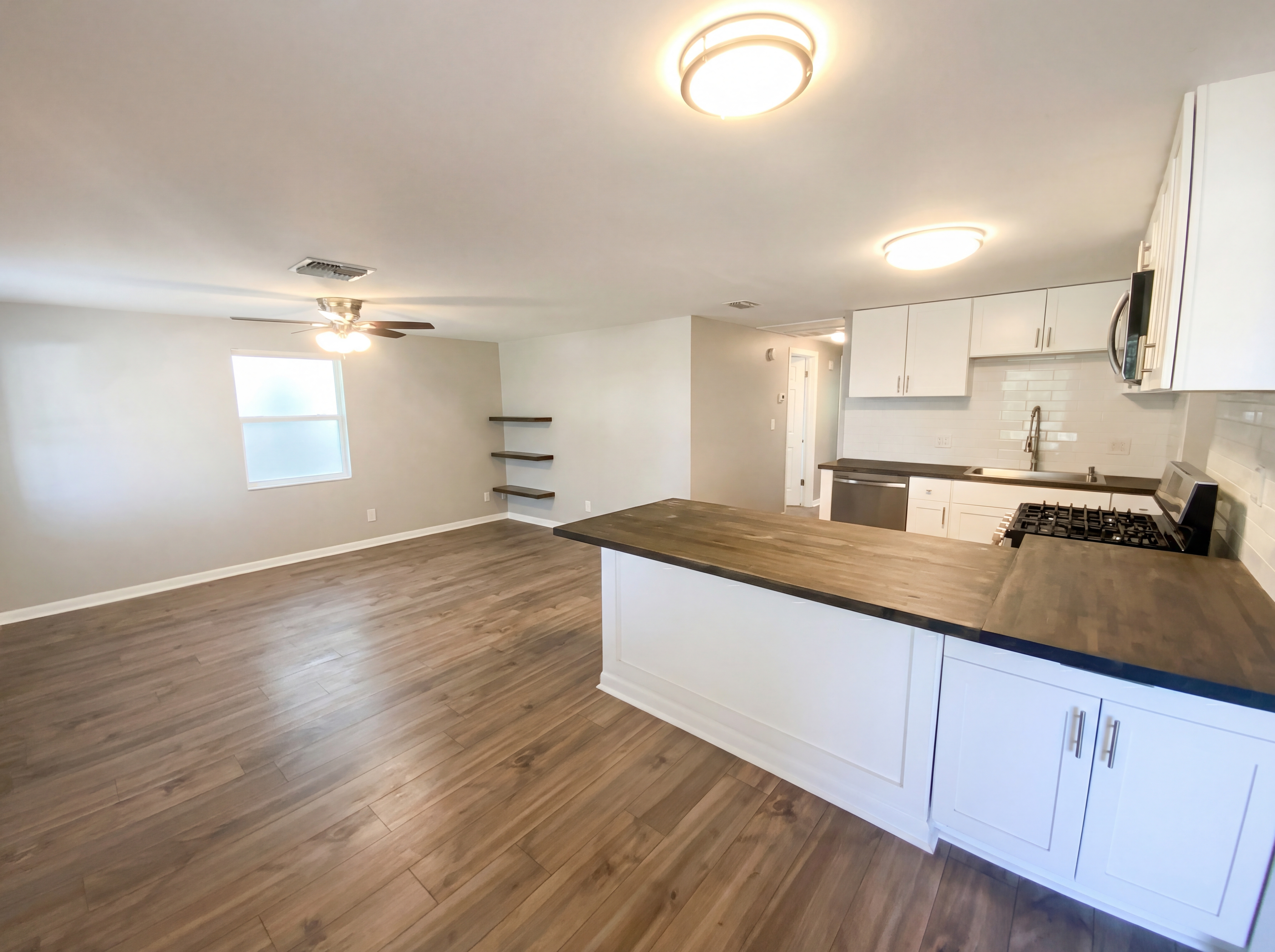 Photo 7 of 29 of 8632 94th St, Seminole, FL