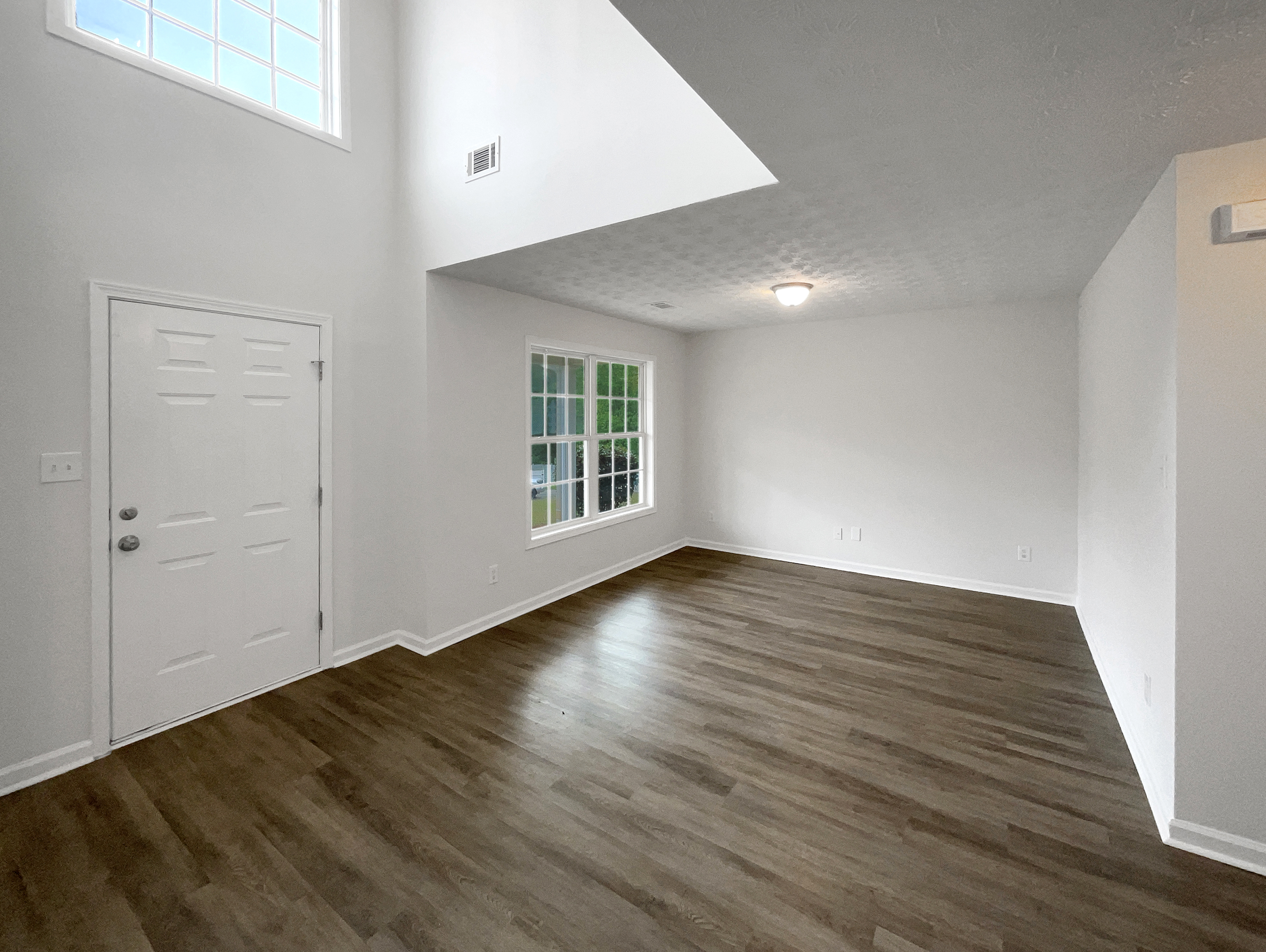 Photo 3 of 26 of 280 Hoglen Dr, Covington, GA