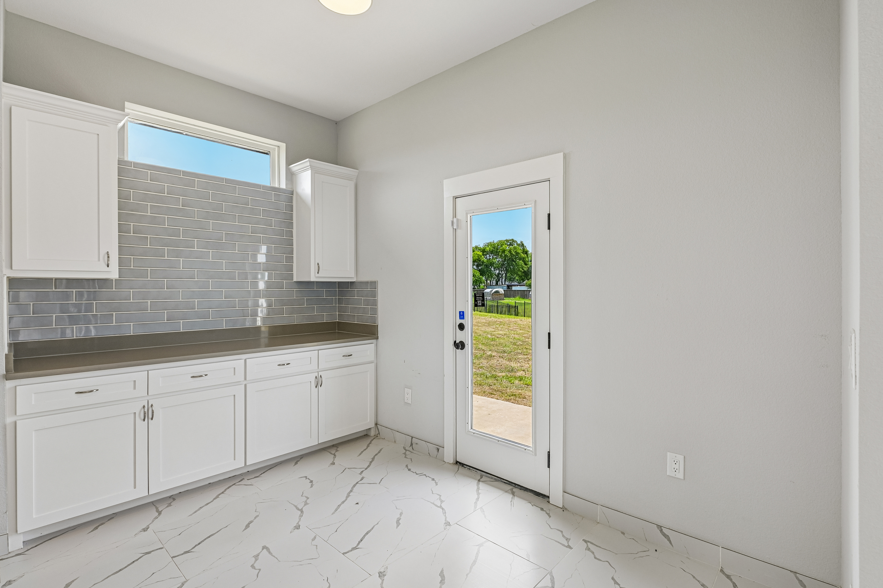 Photo 11 of 44 of 681 Davenport Dr, Waxahachie, TX