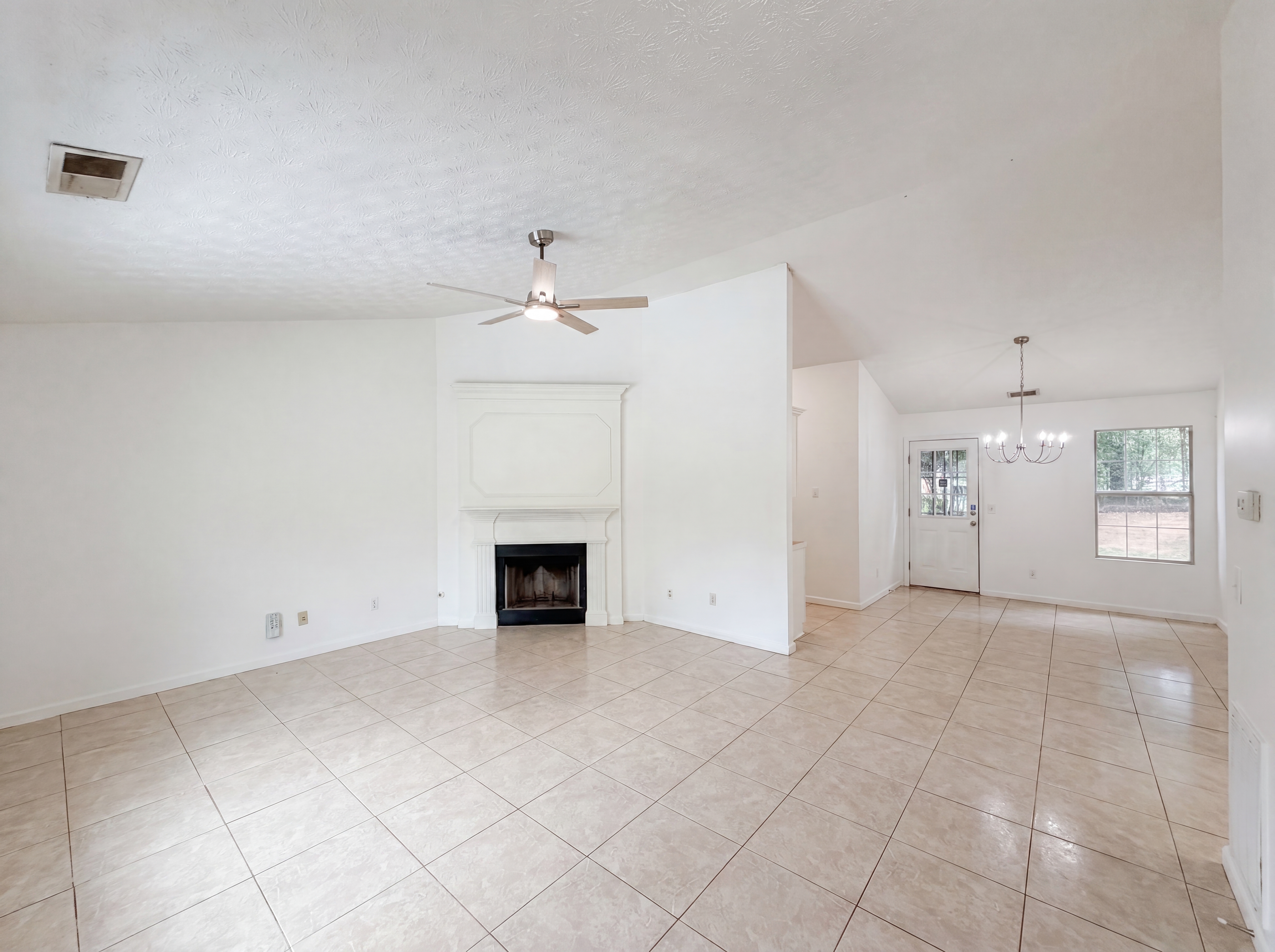 Photo 3 of 23 of 3353 Homeward Trl, Ellenwood, GA