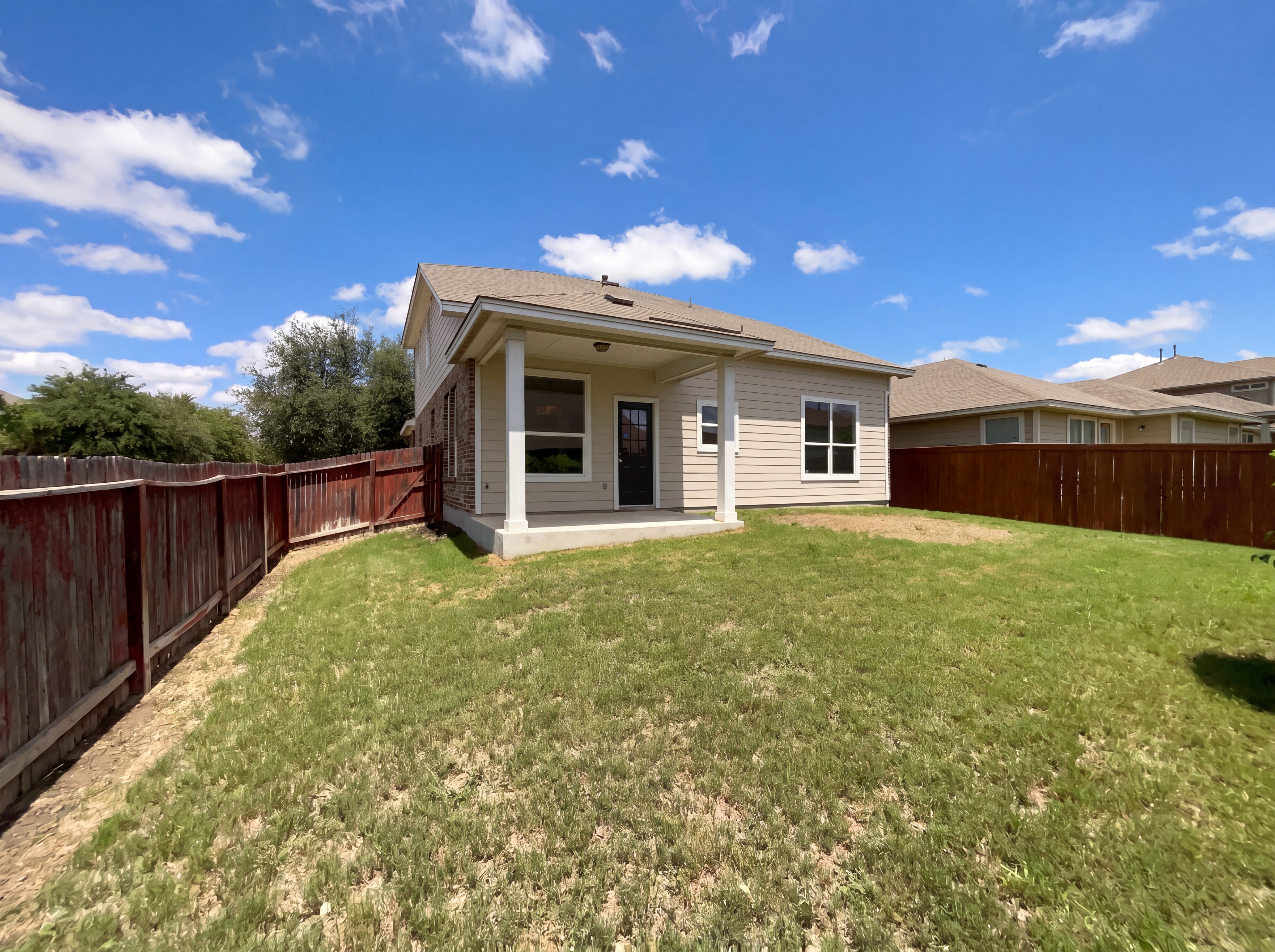 Photo 5 of 23 of 9402 Red Stable Rd, San Antonio, TX