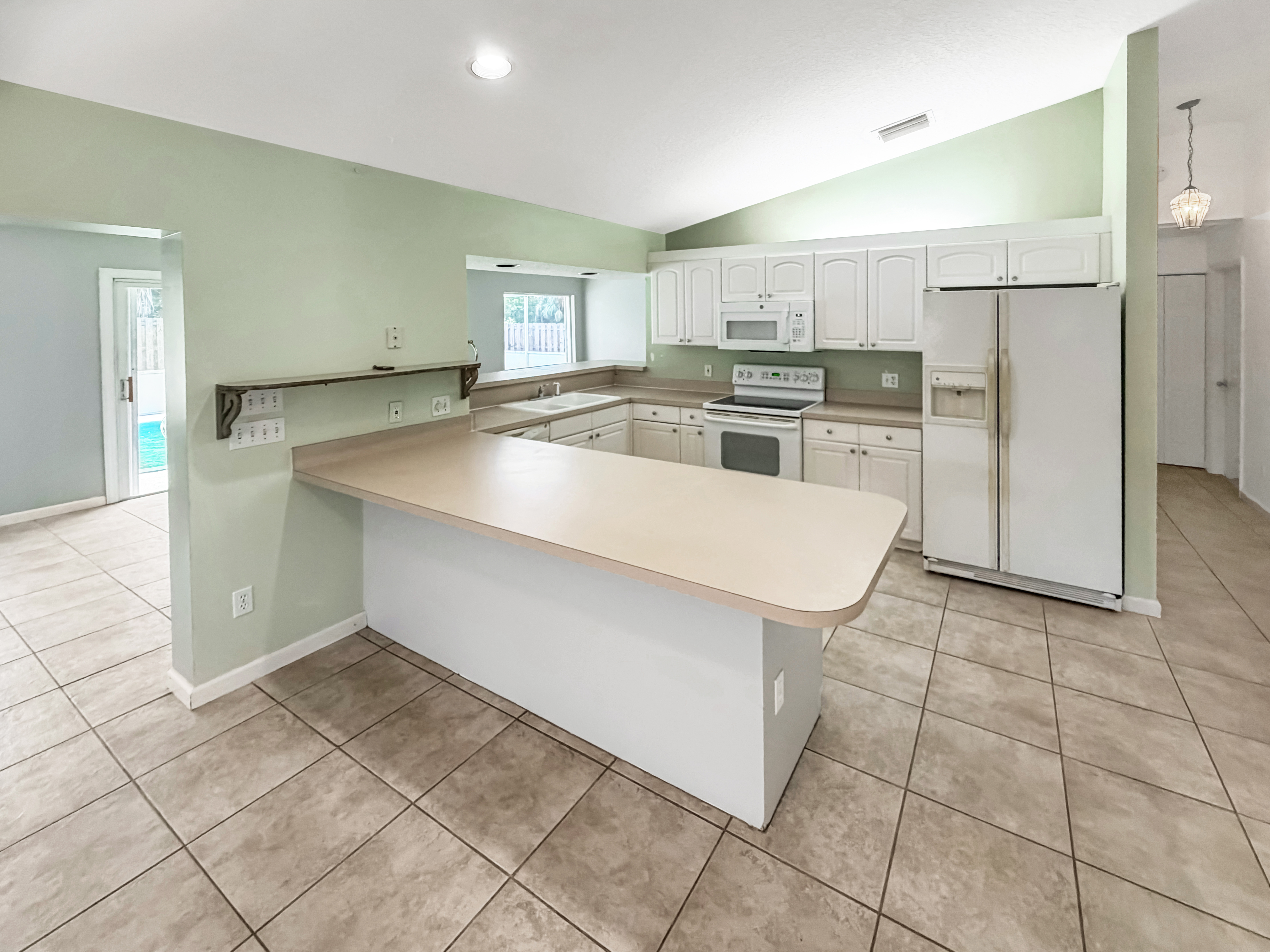 Photo 6 of 18 of 2361 NE 21st Ave, Jensen Beach, FL