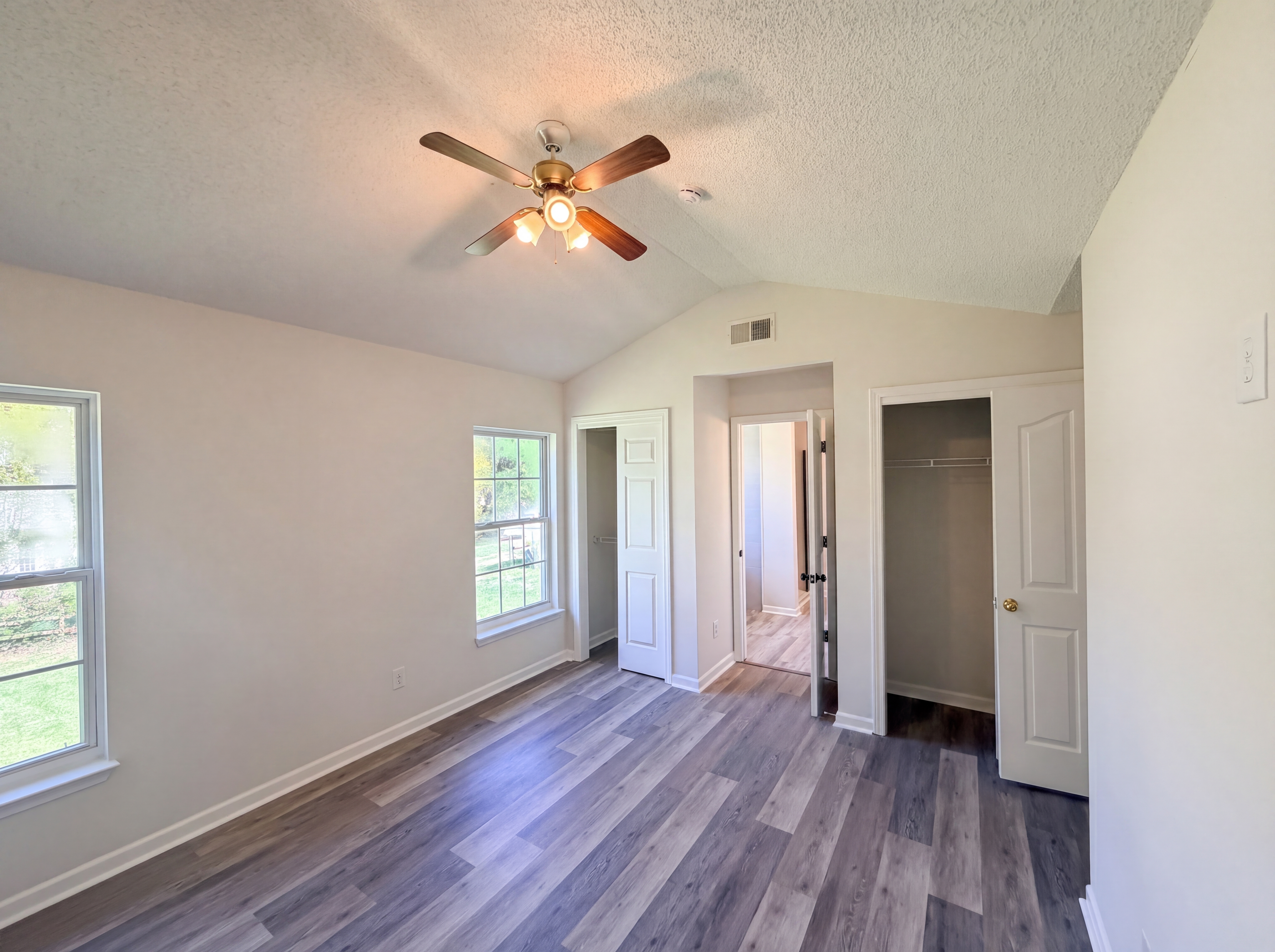 Photo 13 of 18 of 6032 Briggs Dr, Charlotte, NC