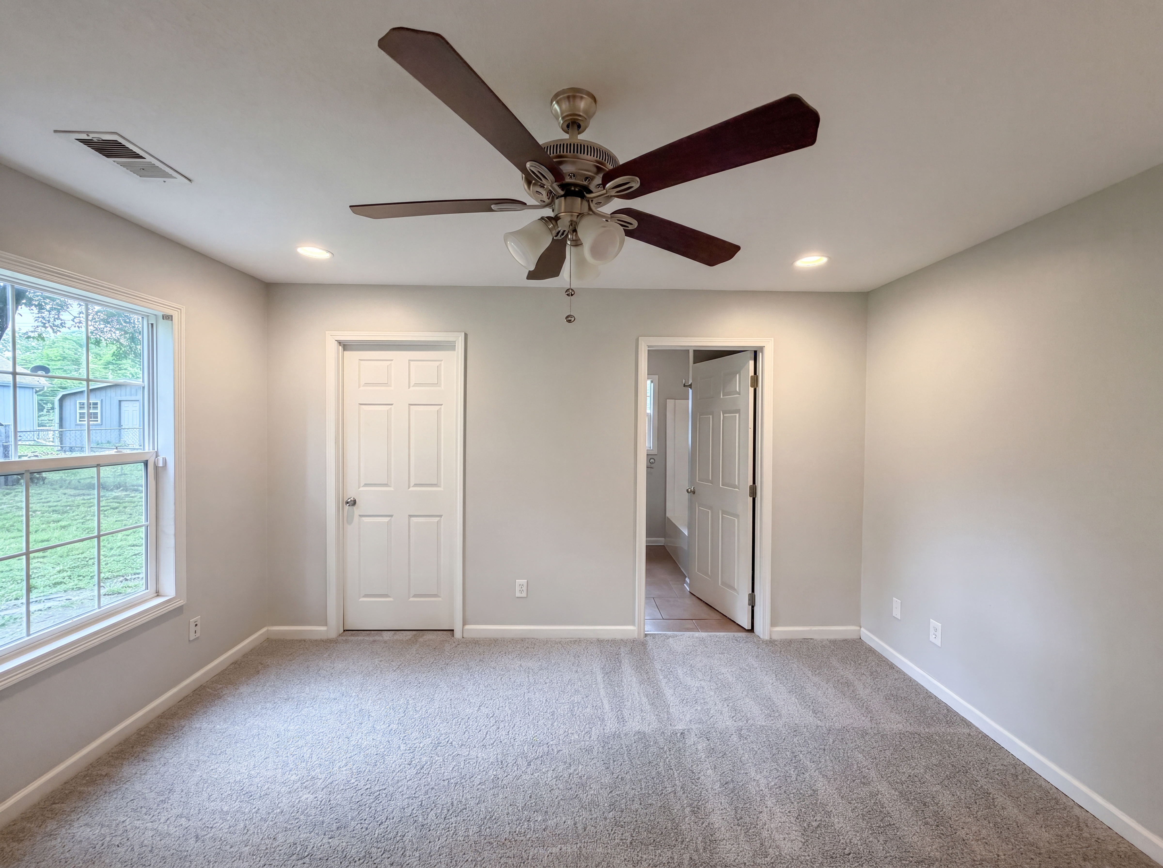 Photo 4 of 17 of 905 S Butler Ter, Harrisonville, MO