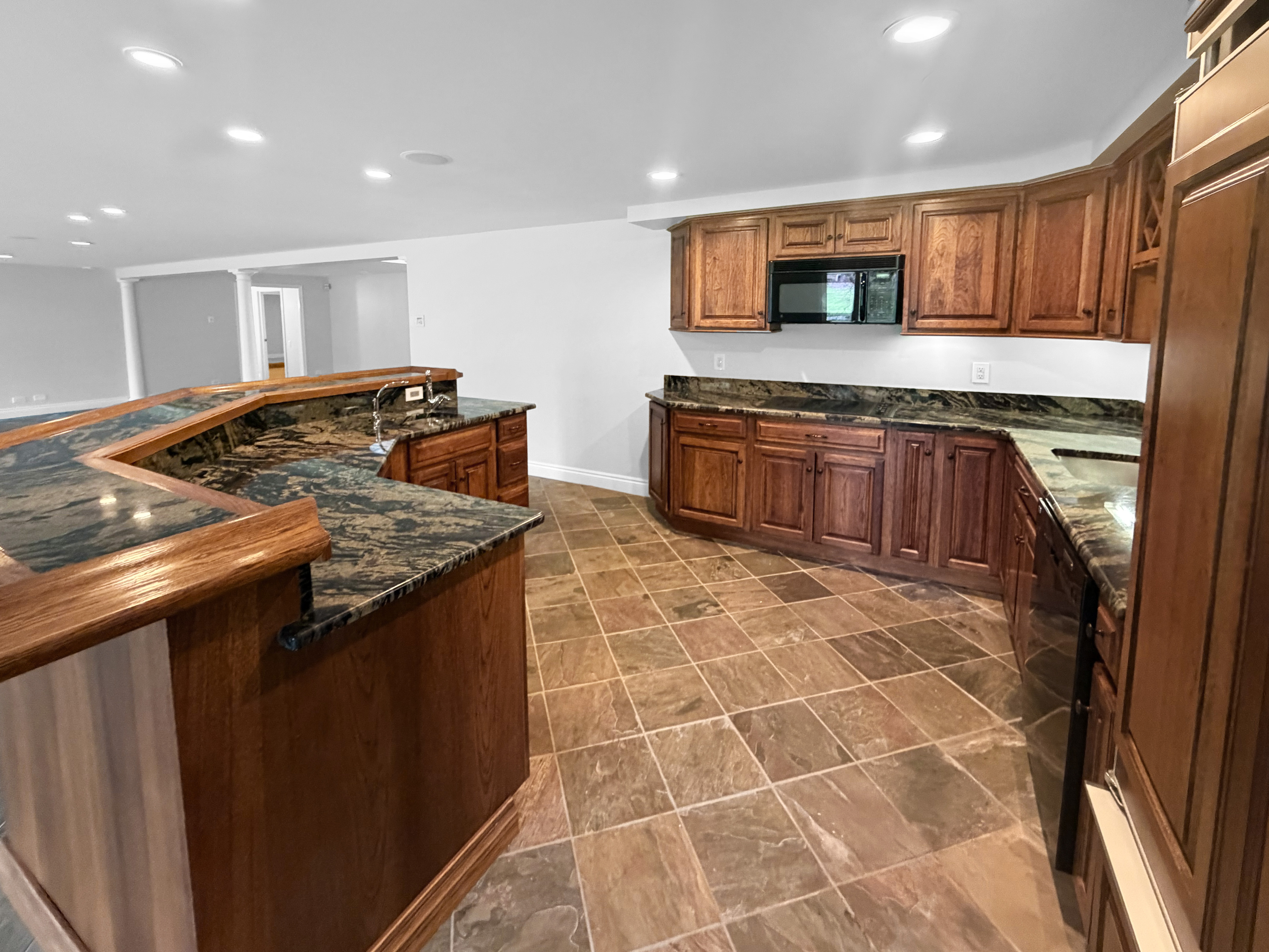 Photo 24 of 38 of 35854 Castlemeadow Dr, Farmington Hills, MI