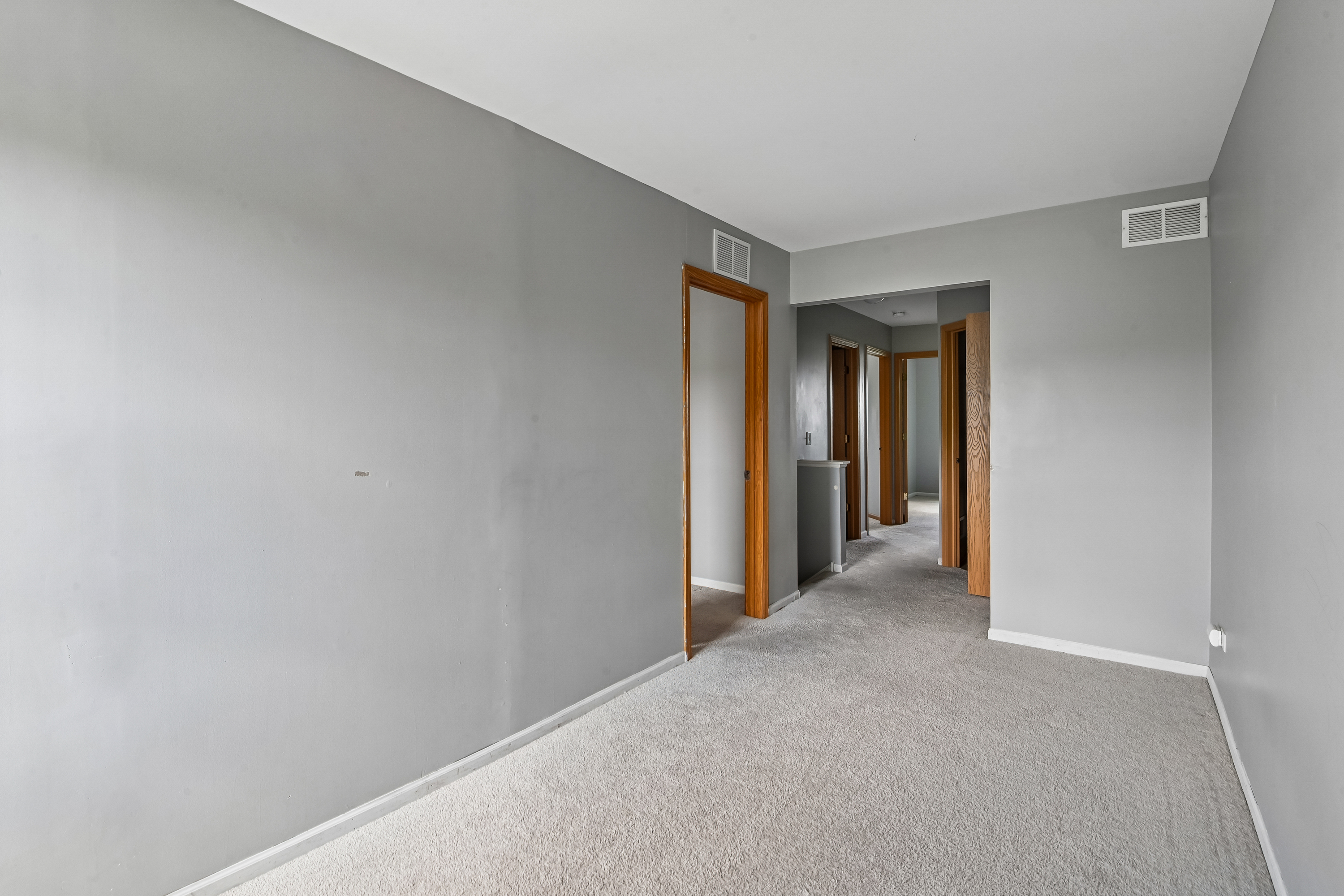 Photo 8 of 33 of 1212 Courtland Cir, Plainfield, IL