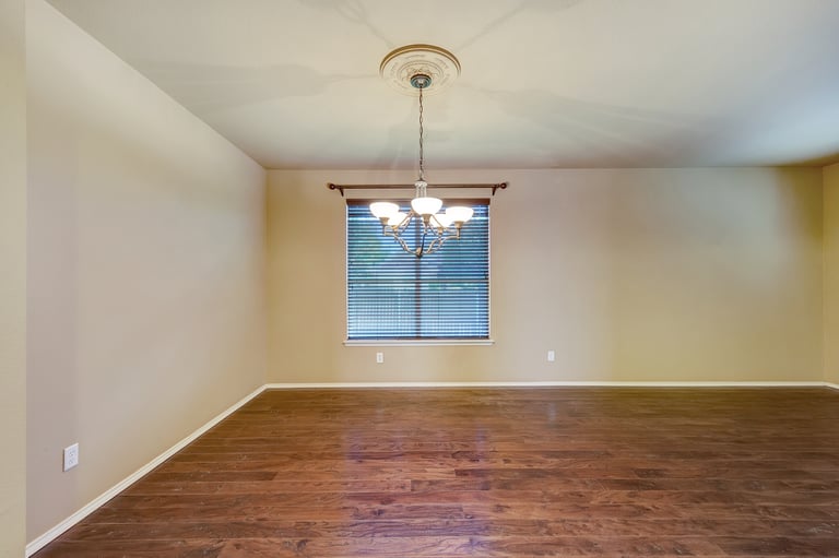 Photo 13 of 32 - 9900 Shelburne Rd, Fort Worth, TX 76244