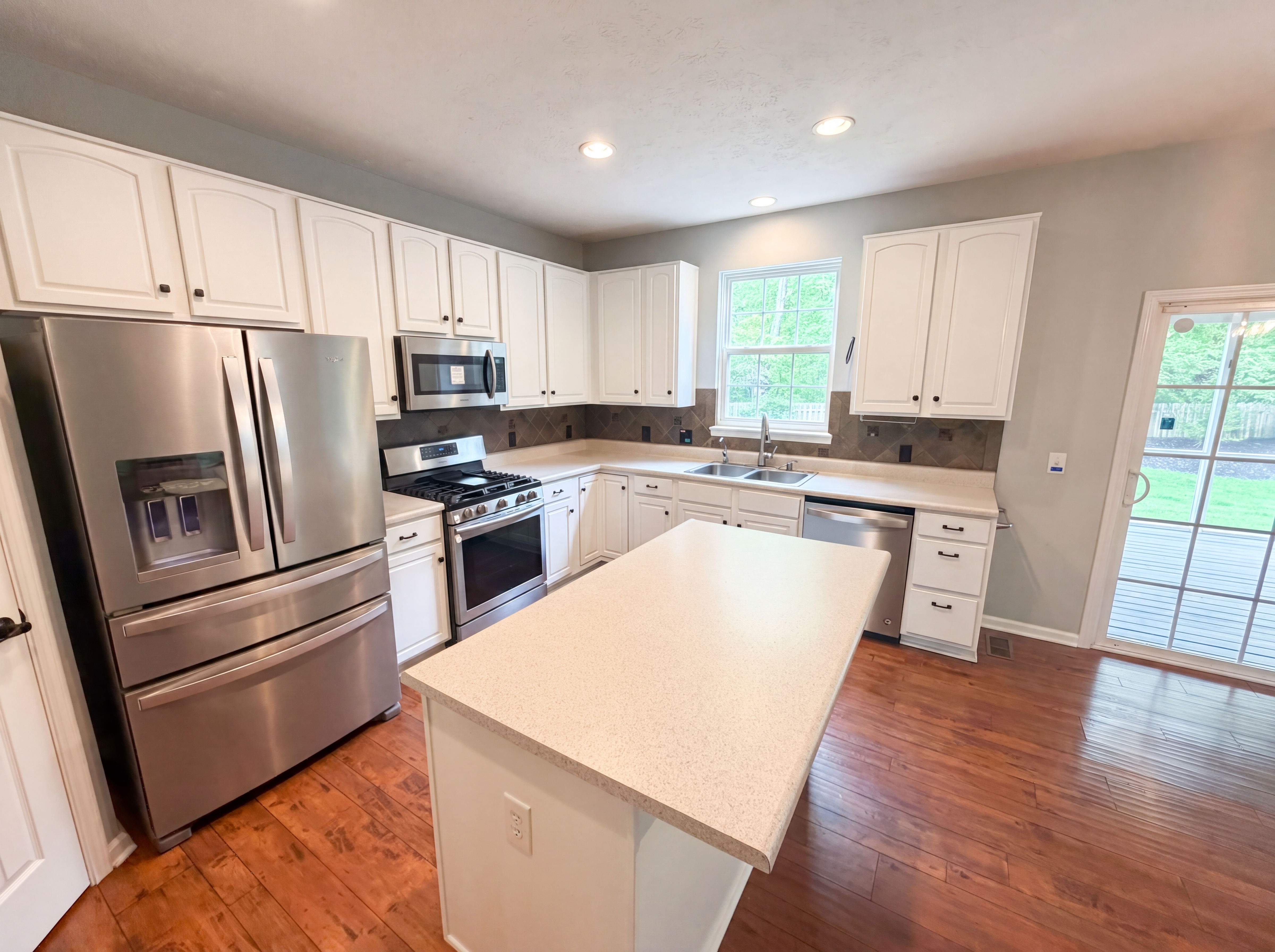 Photo 11 of 37 of 11871 Gatwick View Dr, Fishers, IN