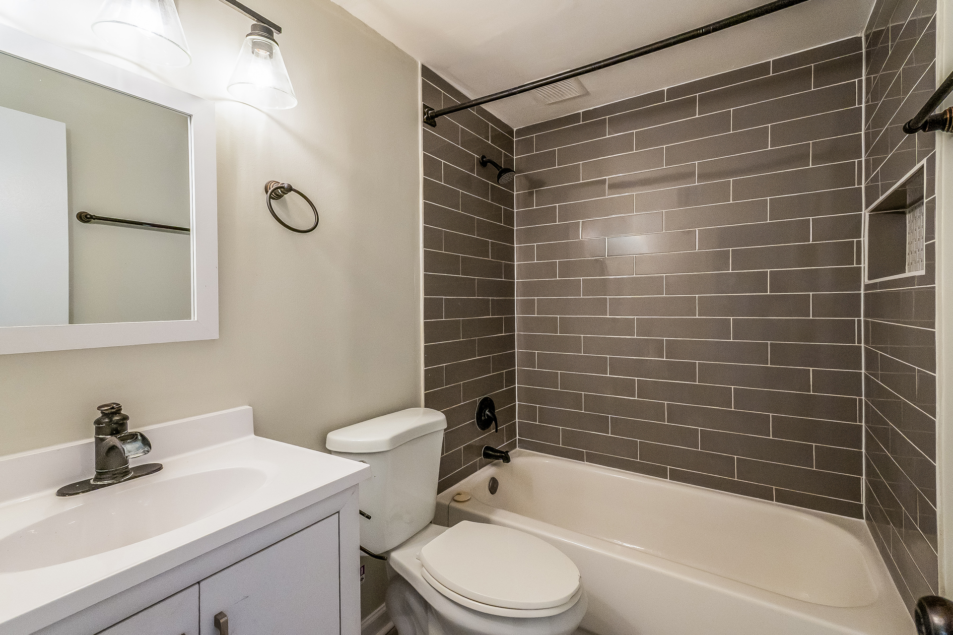 Photo 18 of 22 of 13449 Nascoby Ln, Woodbridge, VA