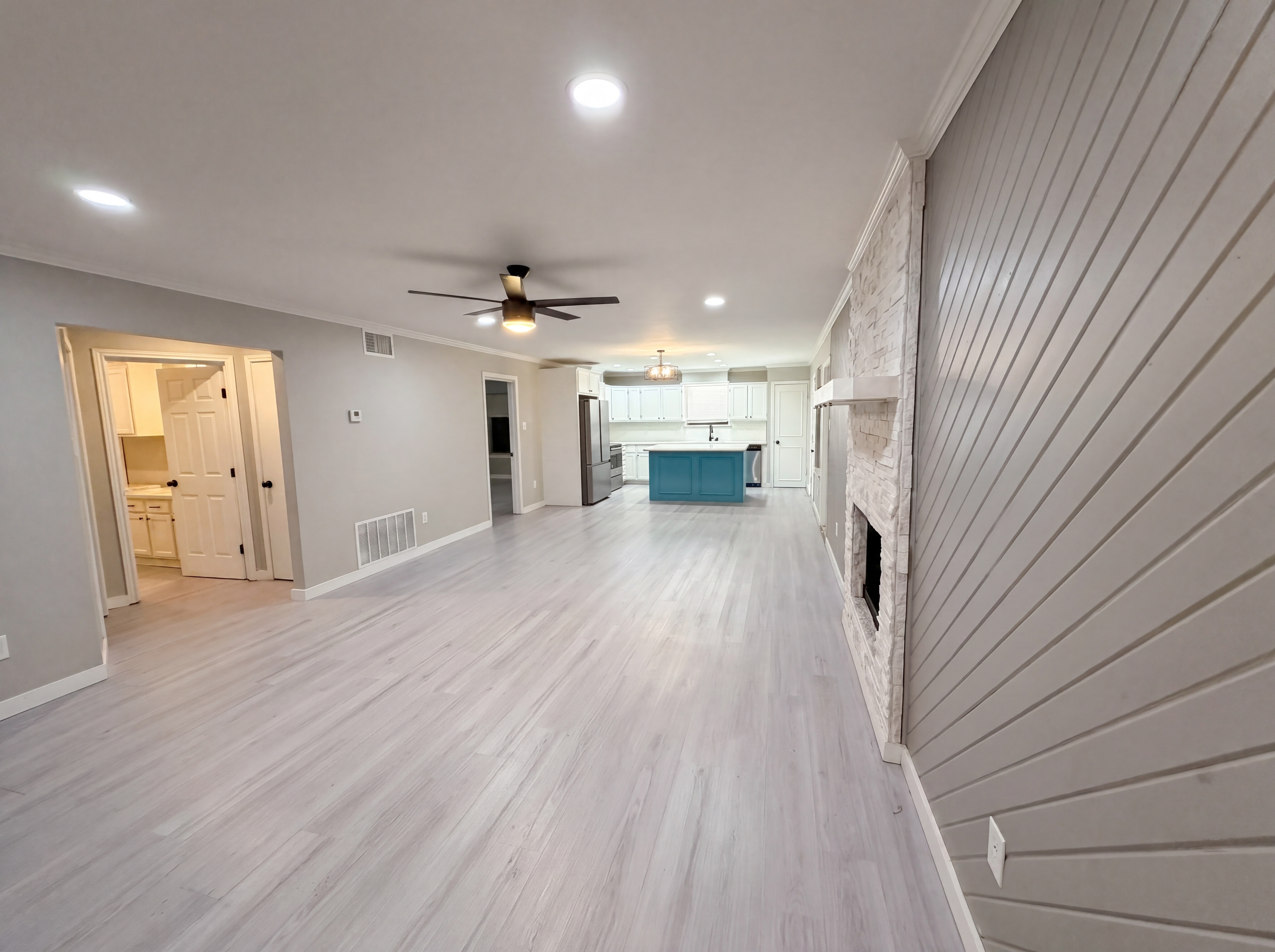 Photo 3 of 18 of 13214 Deepwater Cir, Corpus Christi, TX
