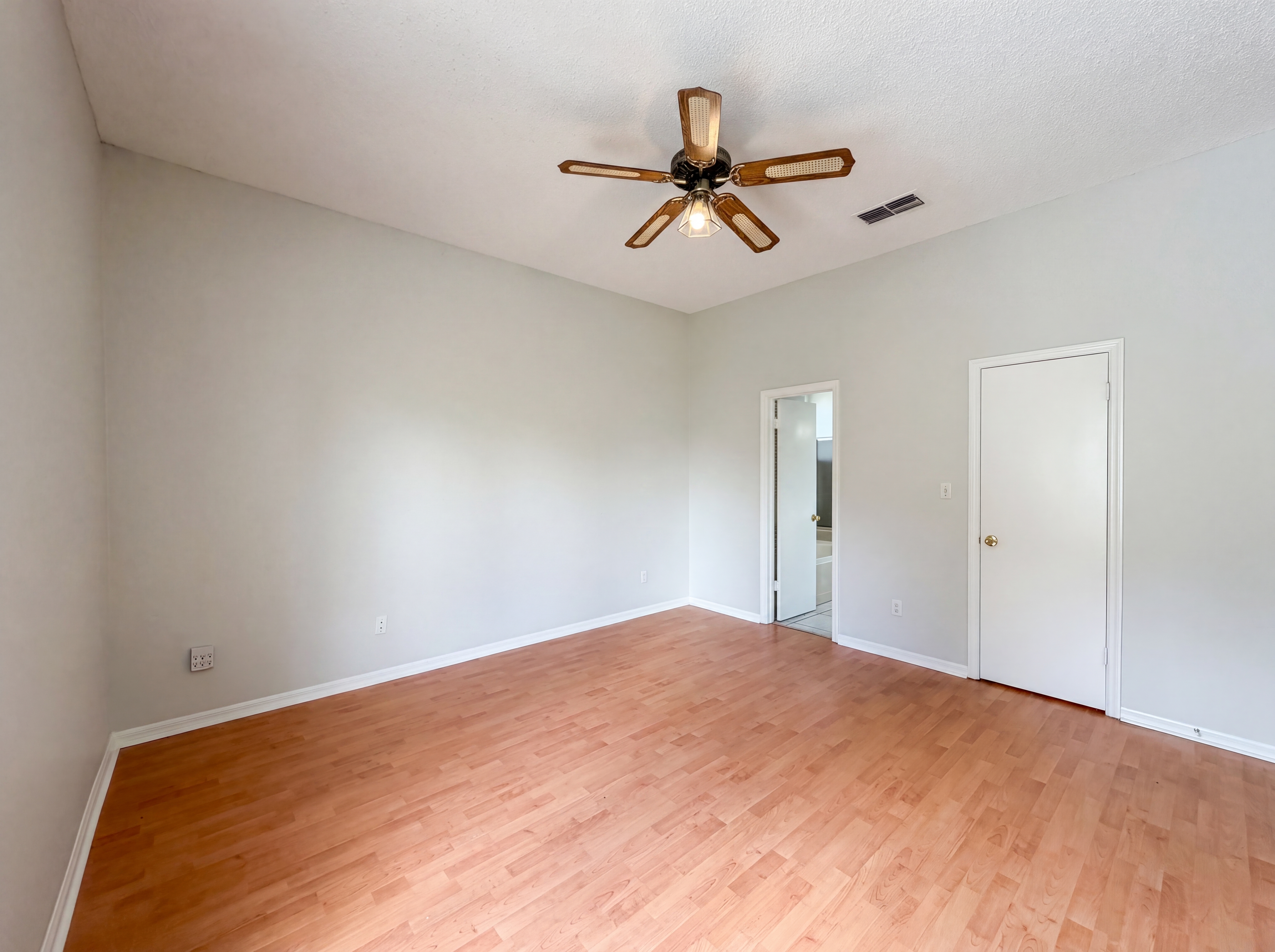Photo 4 of 22 of 5263 Clarion Oaks Dr, Orlando, FL