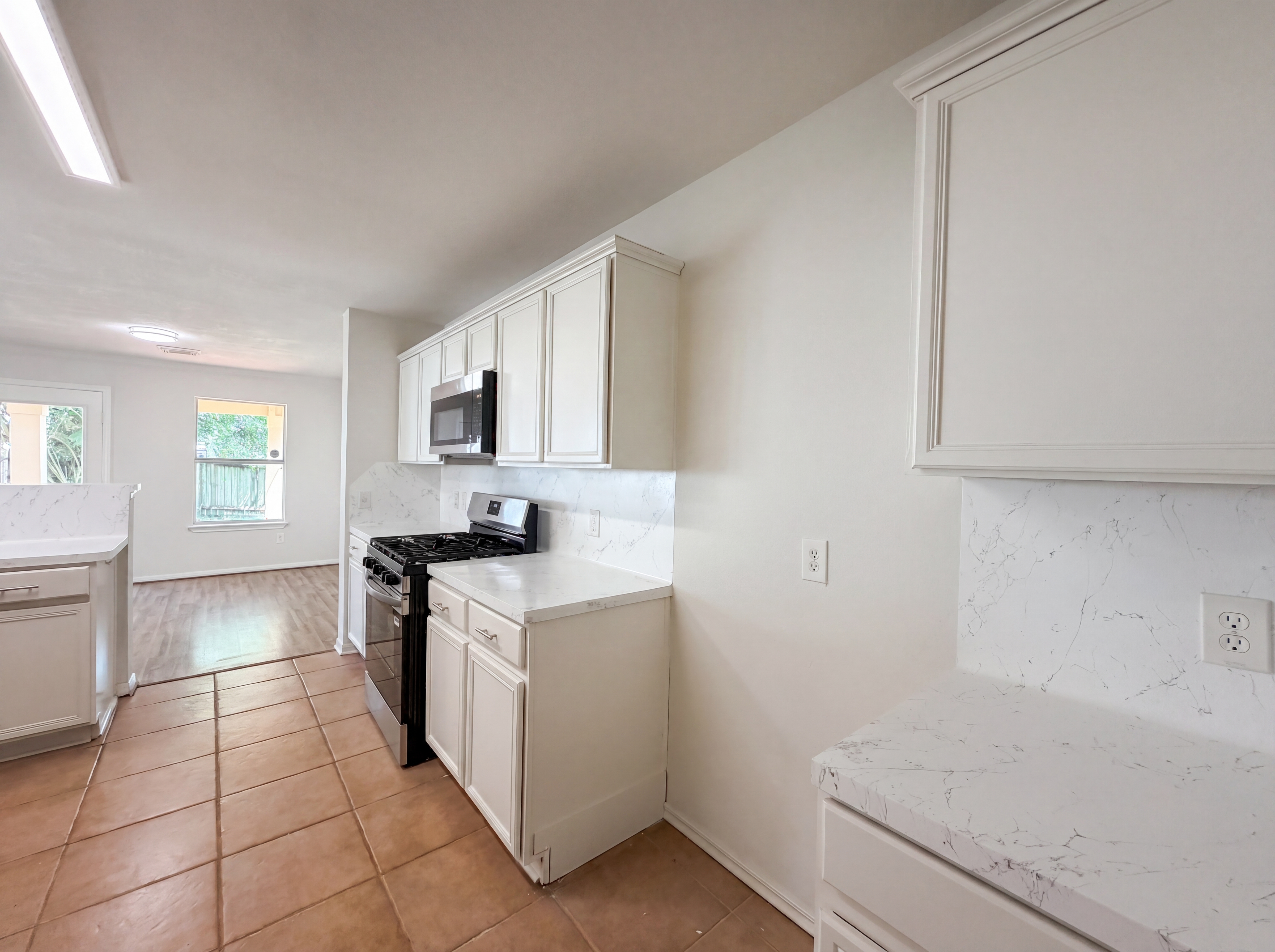 Photo 13 of 23 of 2711 Skyview Trace Ct, Houston, TX