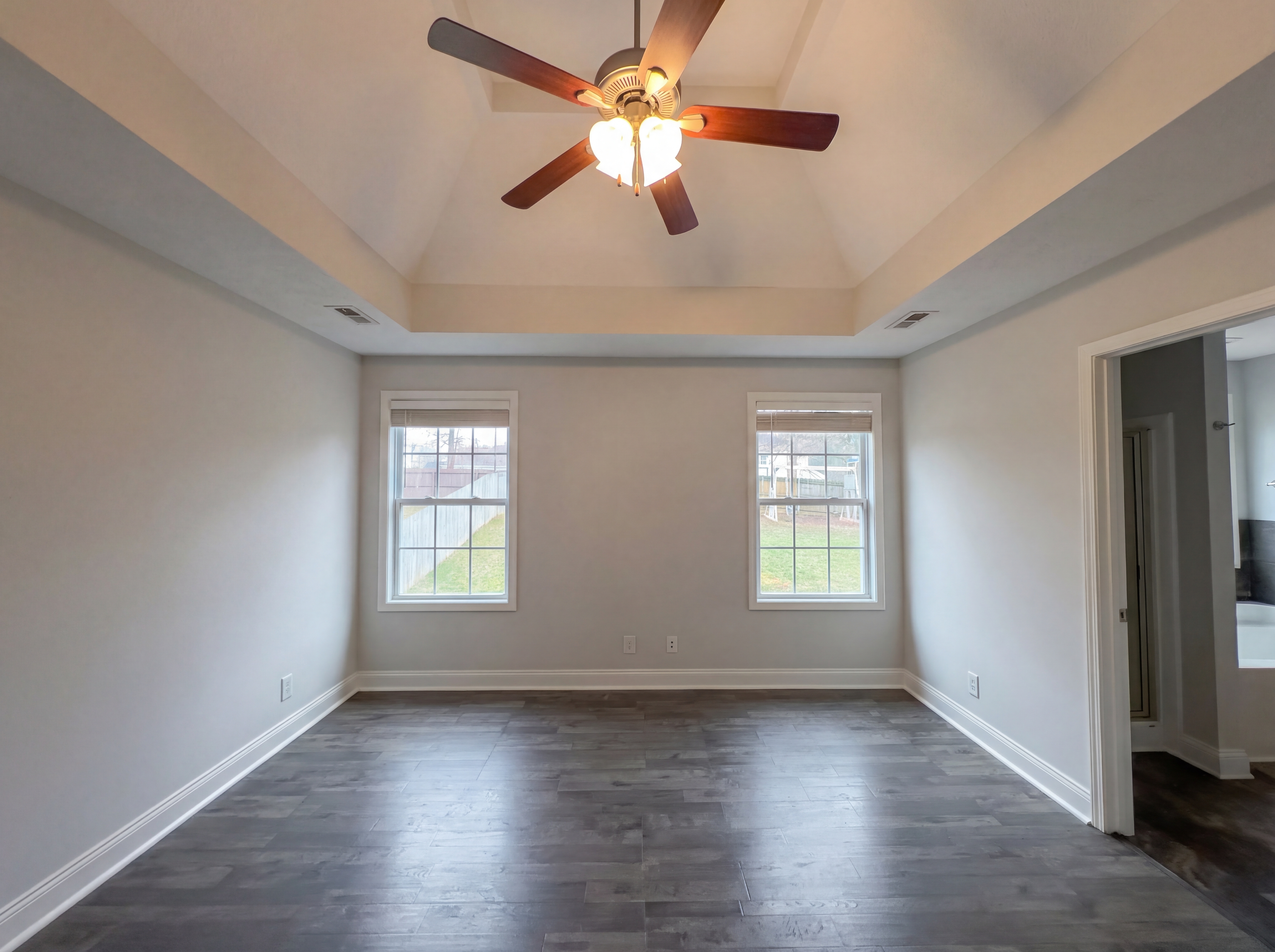 Photo 4 of 22 of 432 Leslie Wood Dr, Clarksville, TN