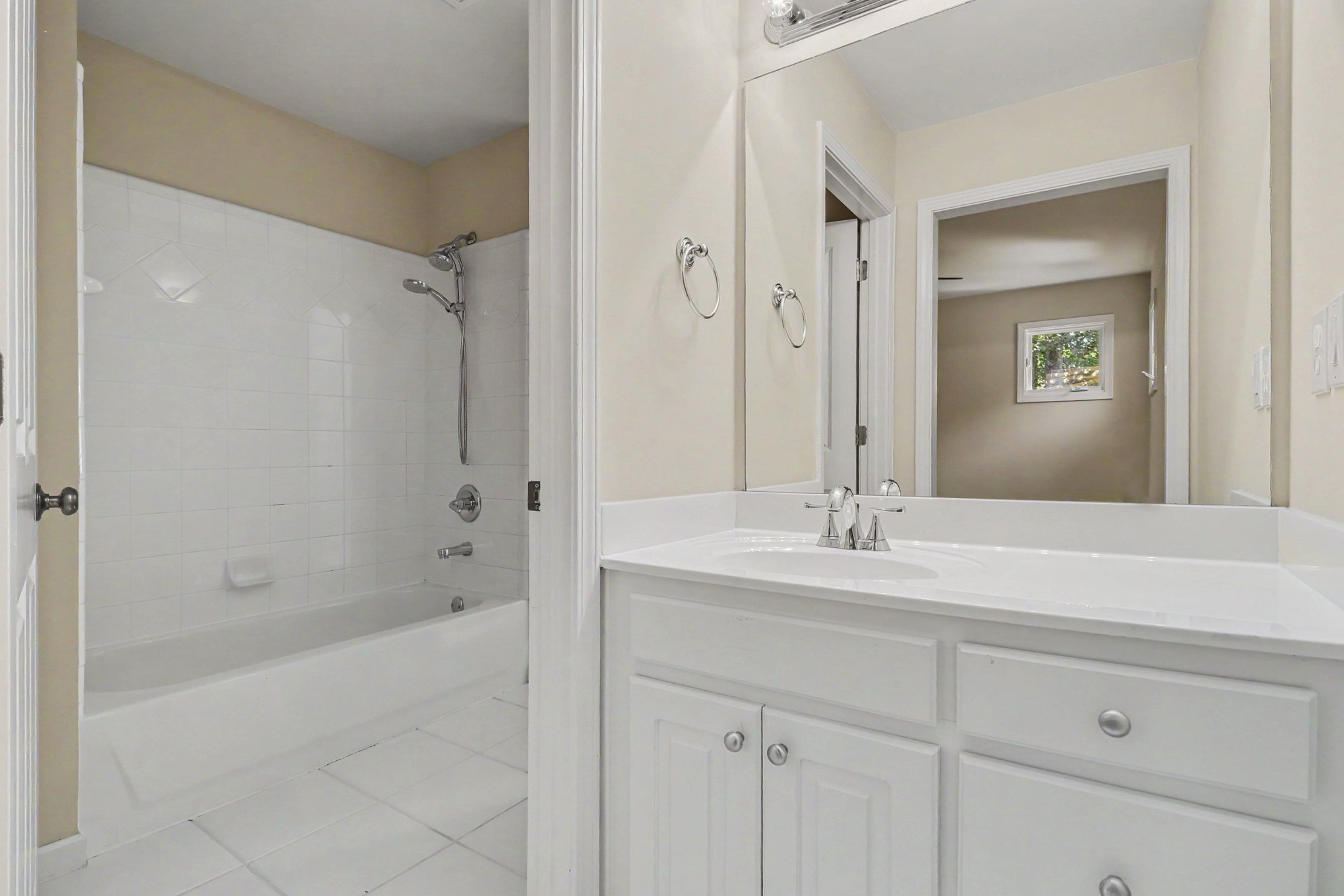 Photo 15 of 22 of 720 Barberry Dr, Alpharetta, GA