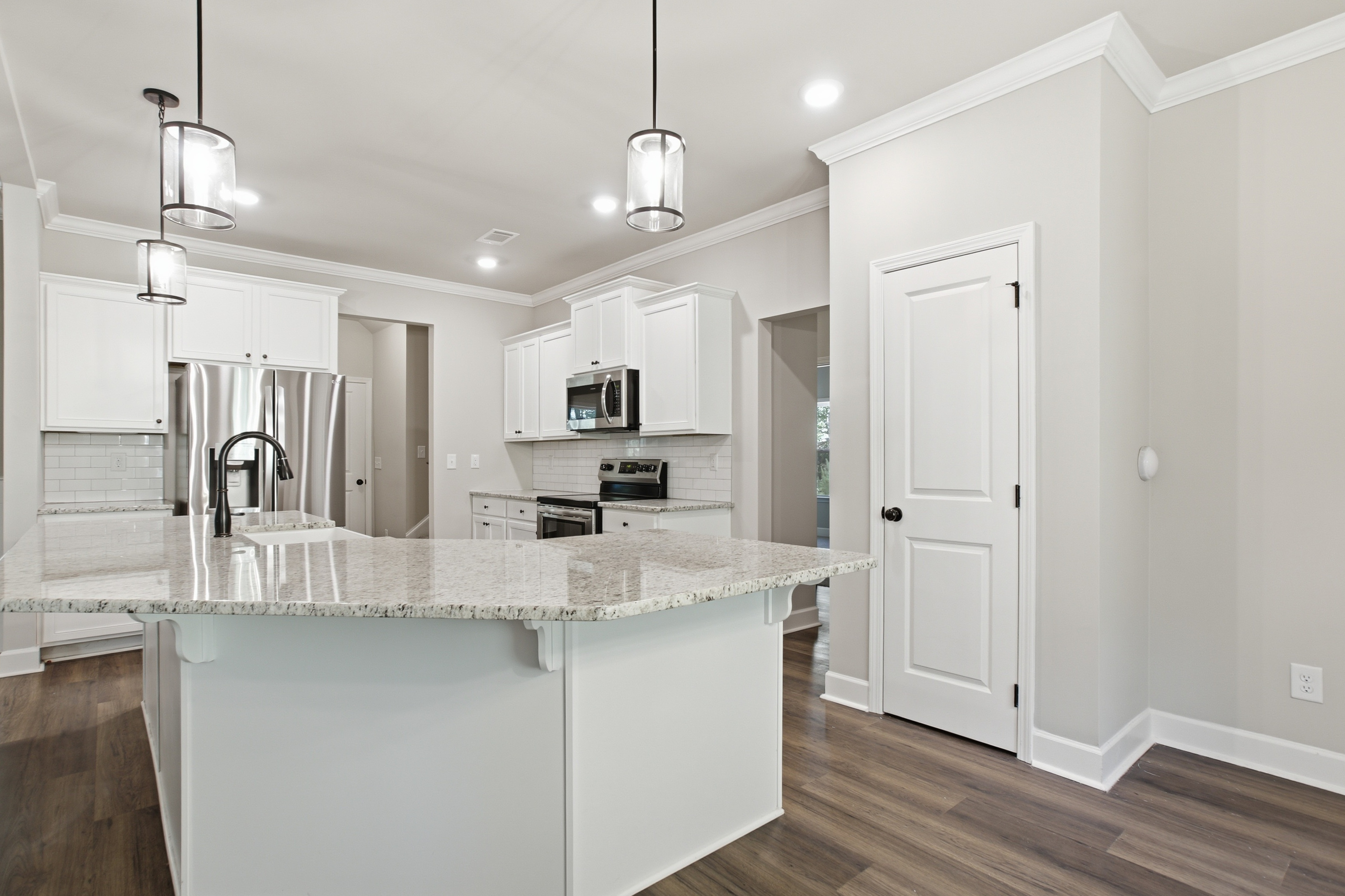 Photo 13 of 41 of 45 Hawthorn Ln, Covington, GA