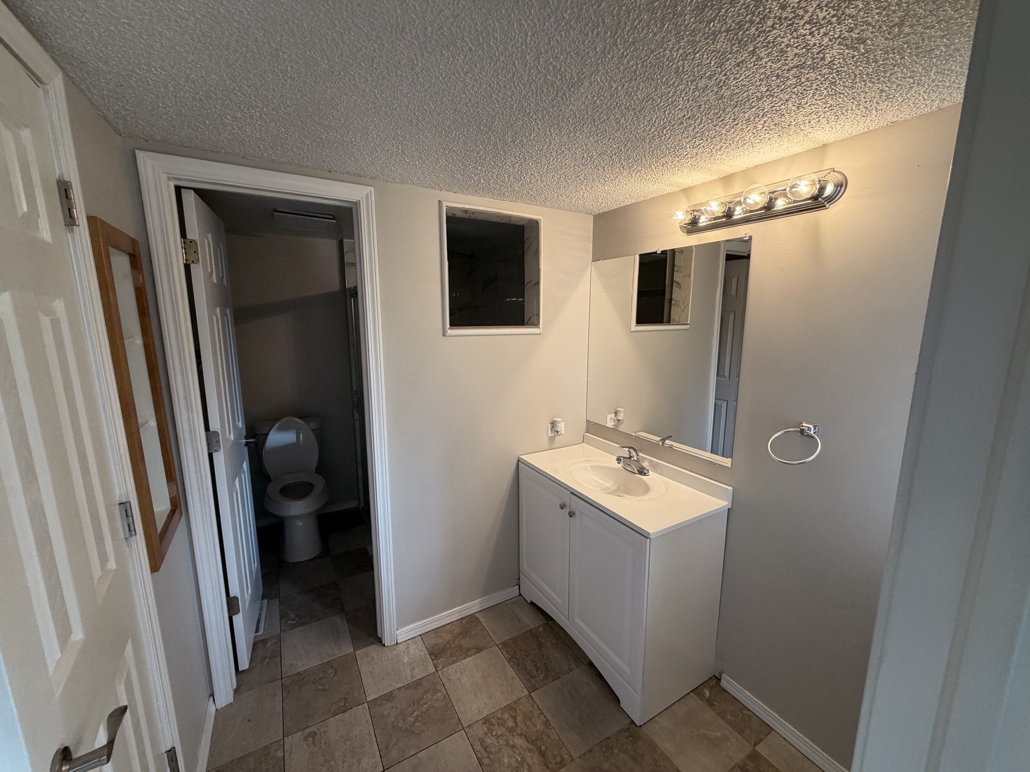 Photo 10 of 21 of 1409 S Walnut Ave, Broken Arrow, OK