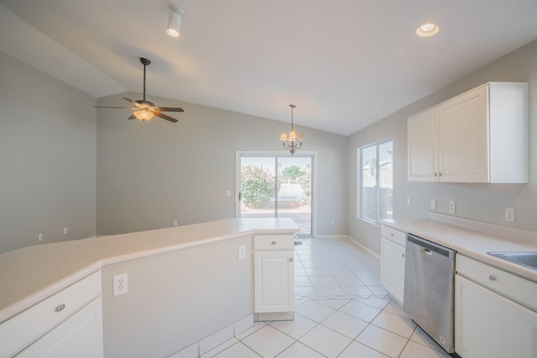 Photo 7 of 24 - 7760 W Julie Dr, Glendale, AZ 85308
