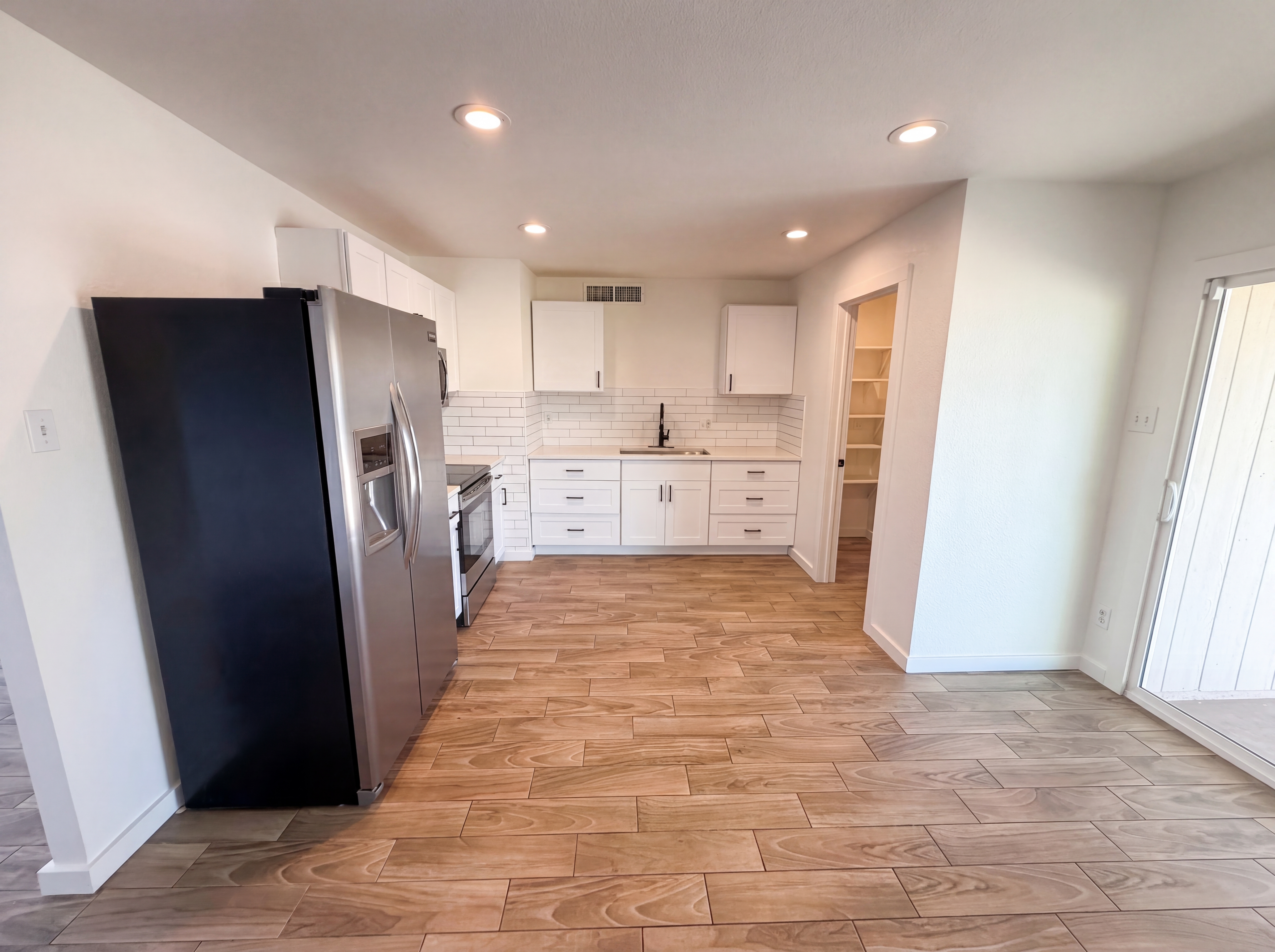 Photo 2 of 21 of 3339 W Country Gables Dr, Phoenix, AZ