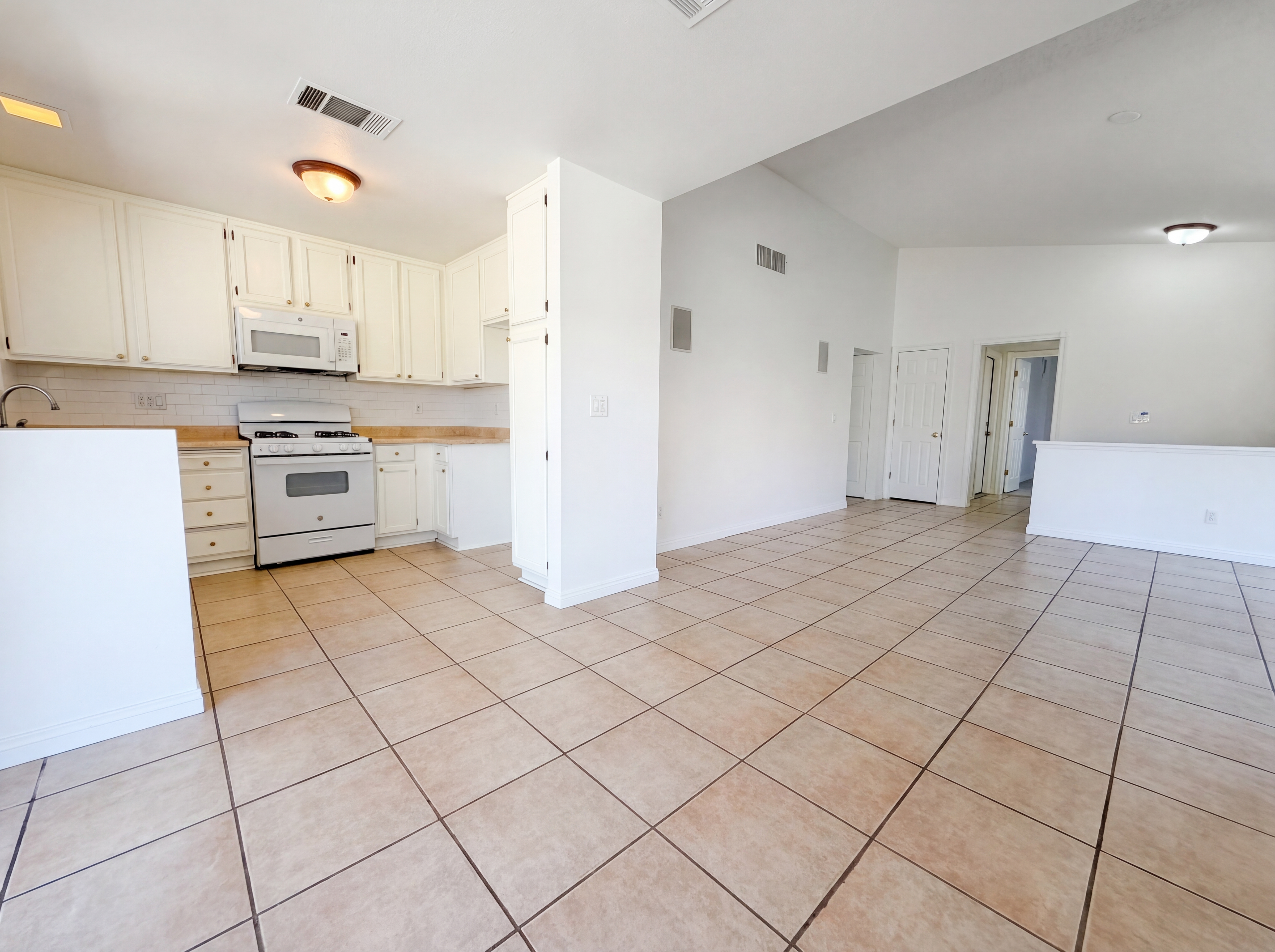 Photo 7 of 21 of 699 Thousand Oaks Dr, Las Vegas, NV