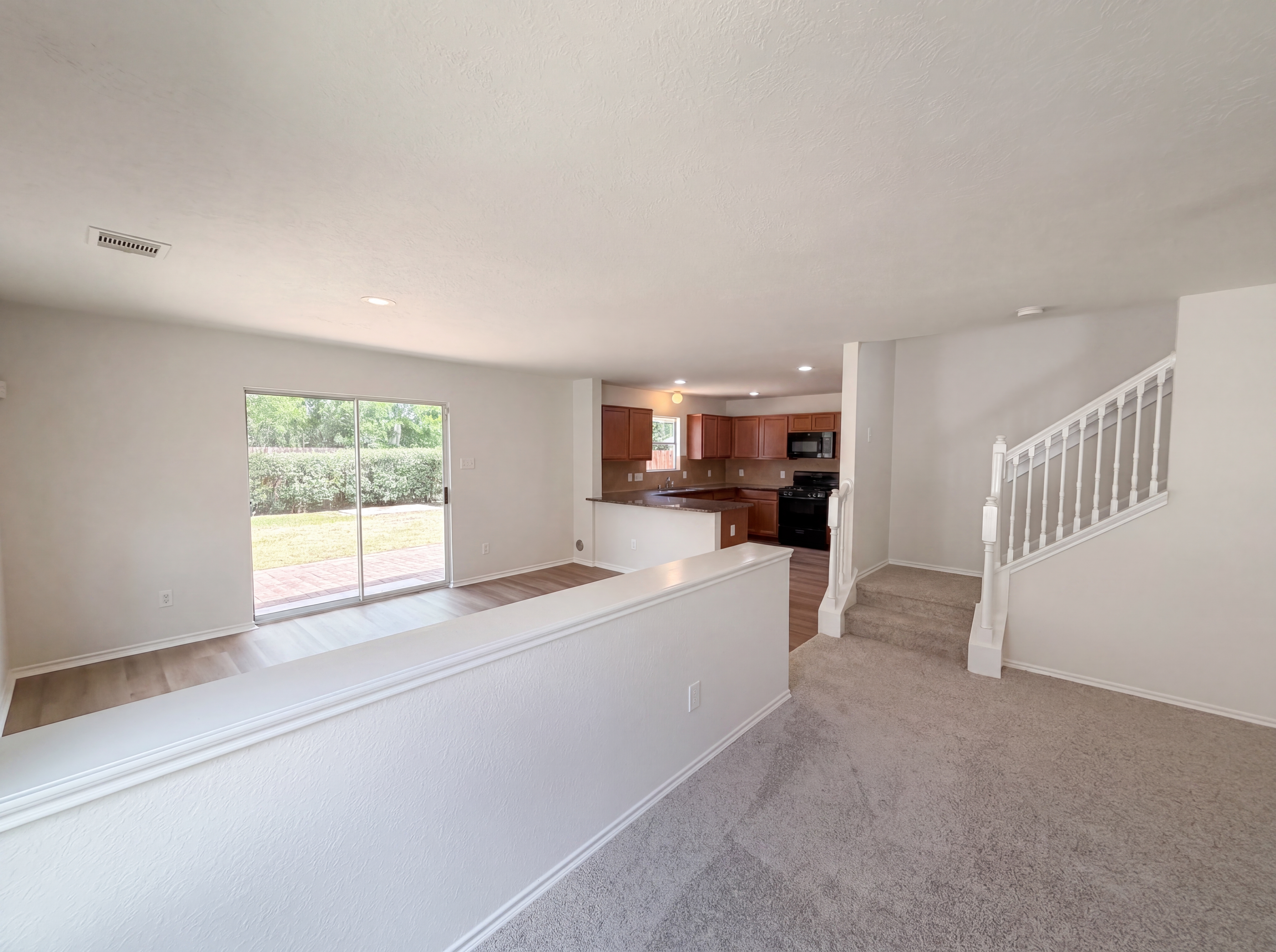 Photo 7 of 25 of 939 Staffordale Manor Ln, Houston, TX