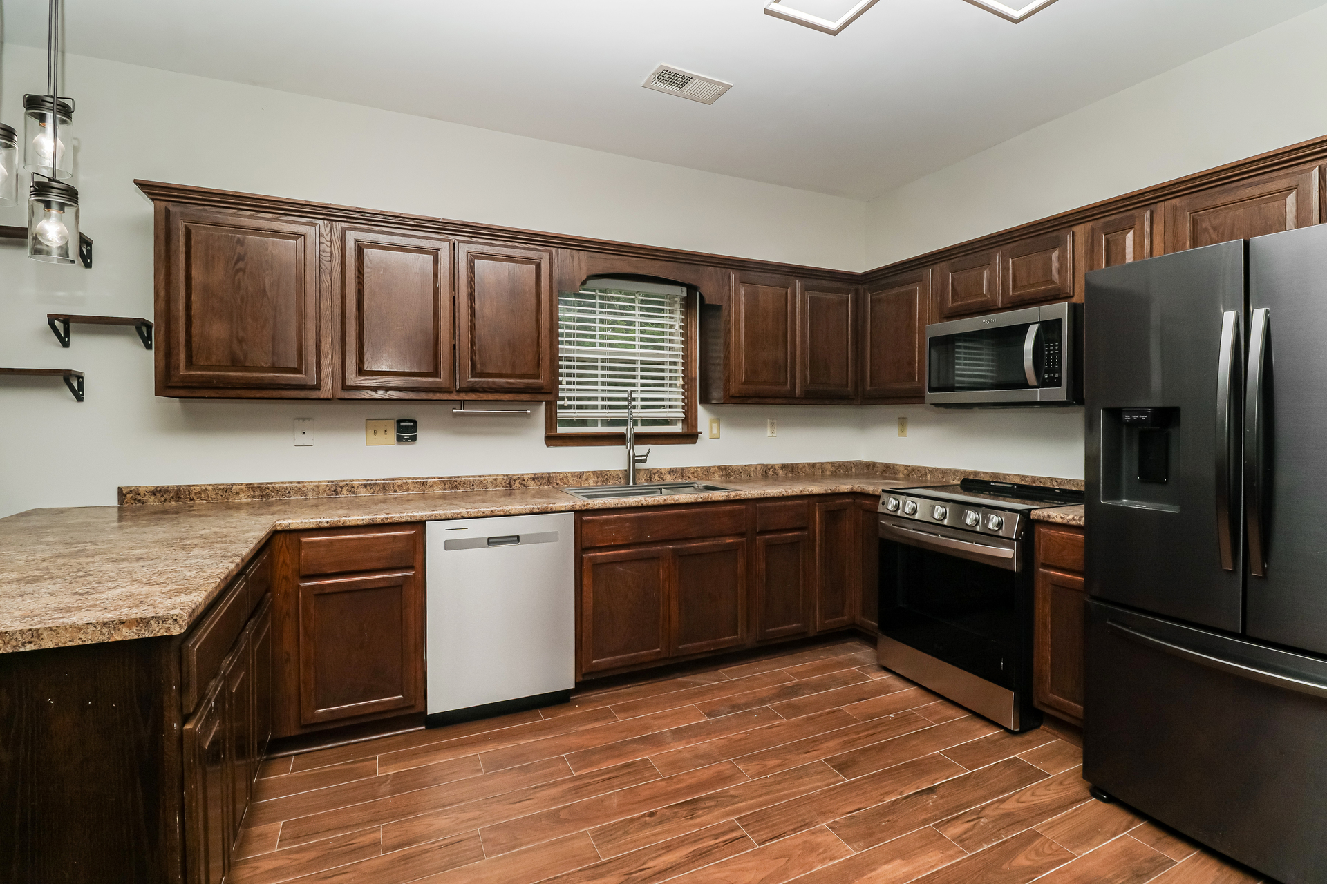 Photo 11 of 25 of 7632 Holly Springs Rd, Hernando, MS