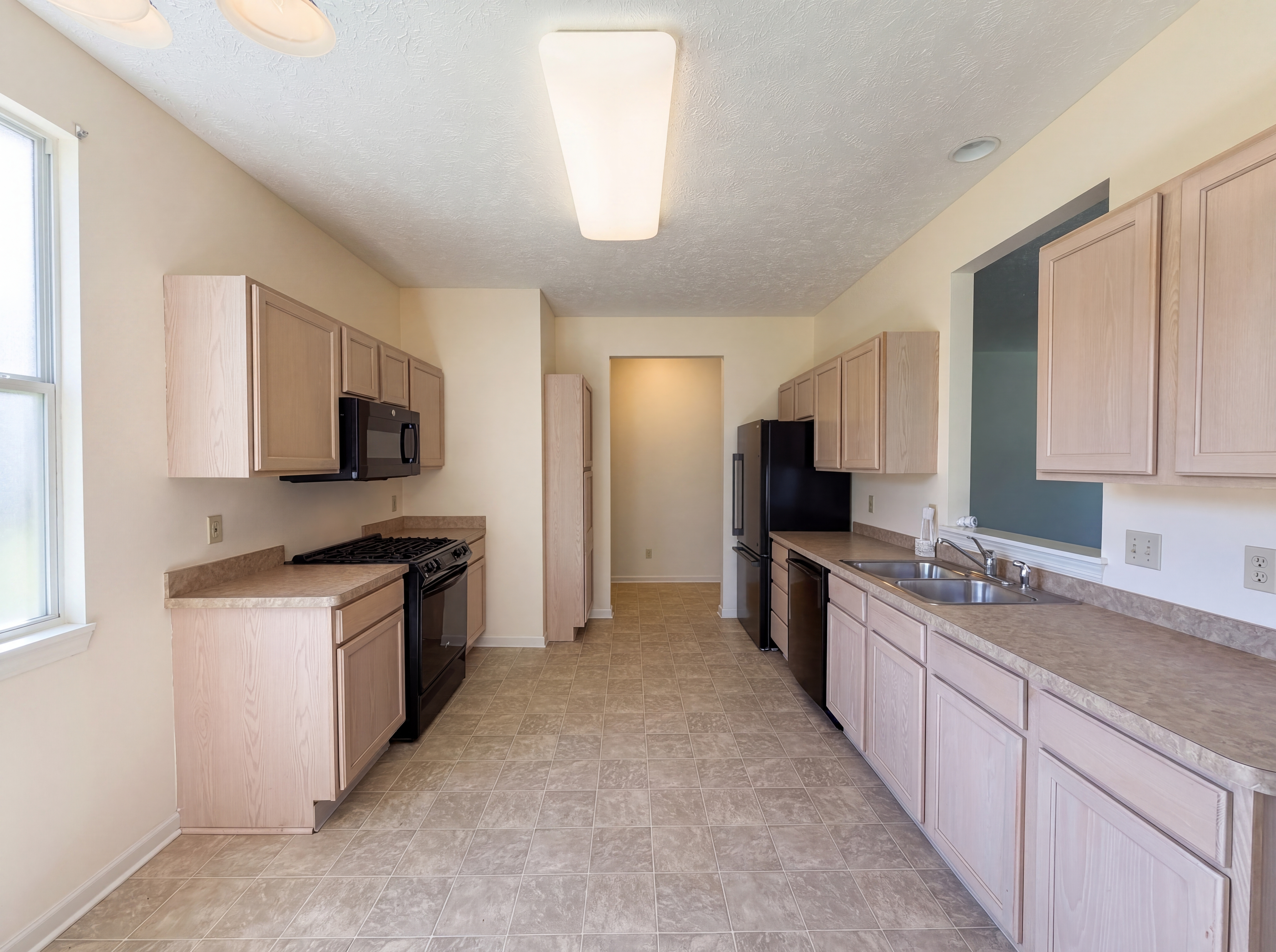 Photo 8 of 20 of 8757 Roberts Ct, Olmsted Falls, OH