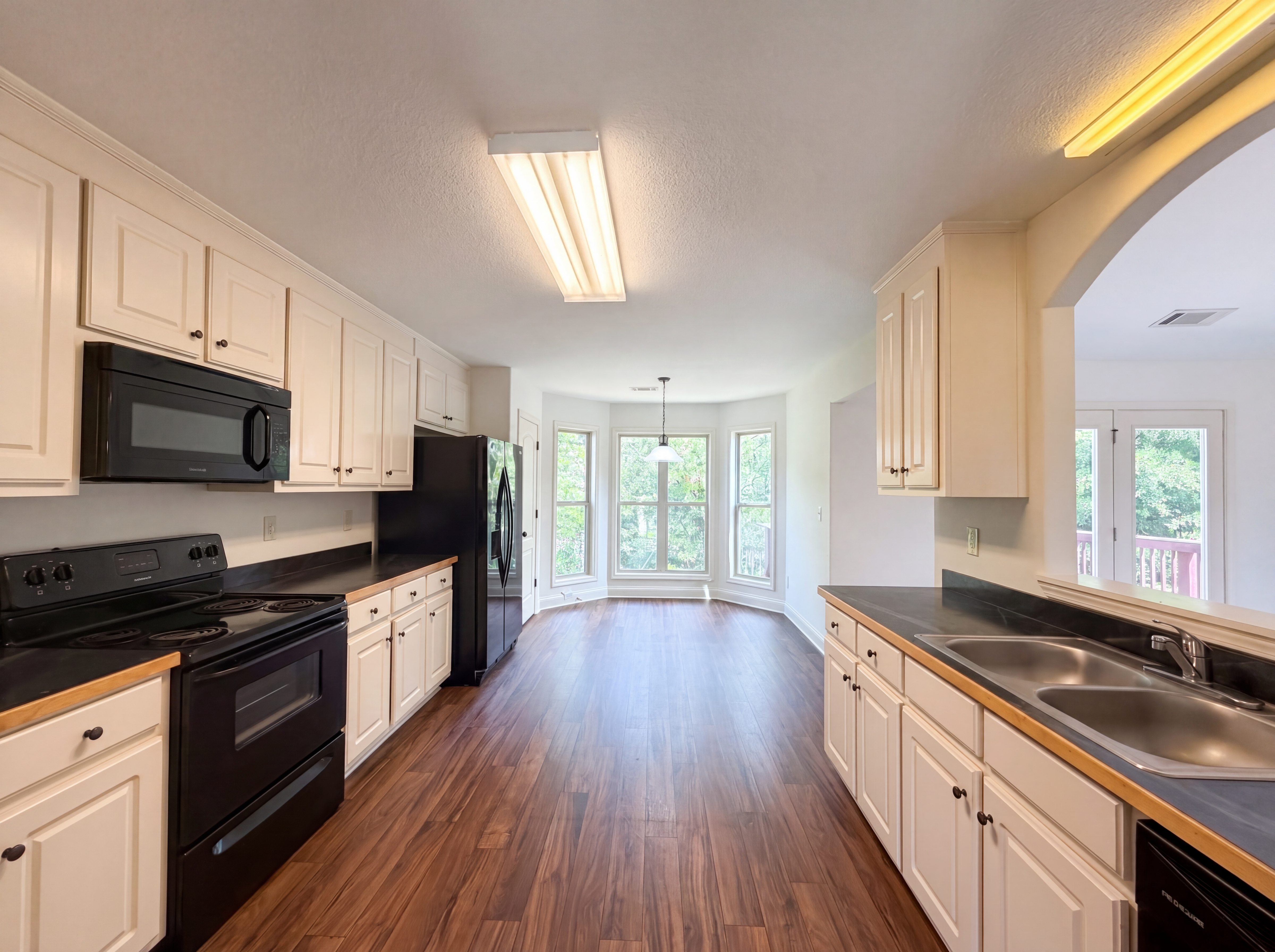 Photo 10 of 28 of 2721 Berkshire Dr, Winder, GA
