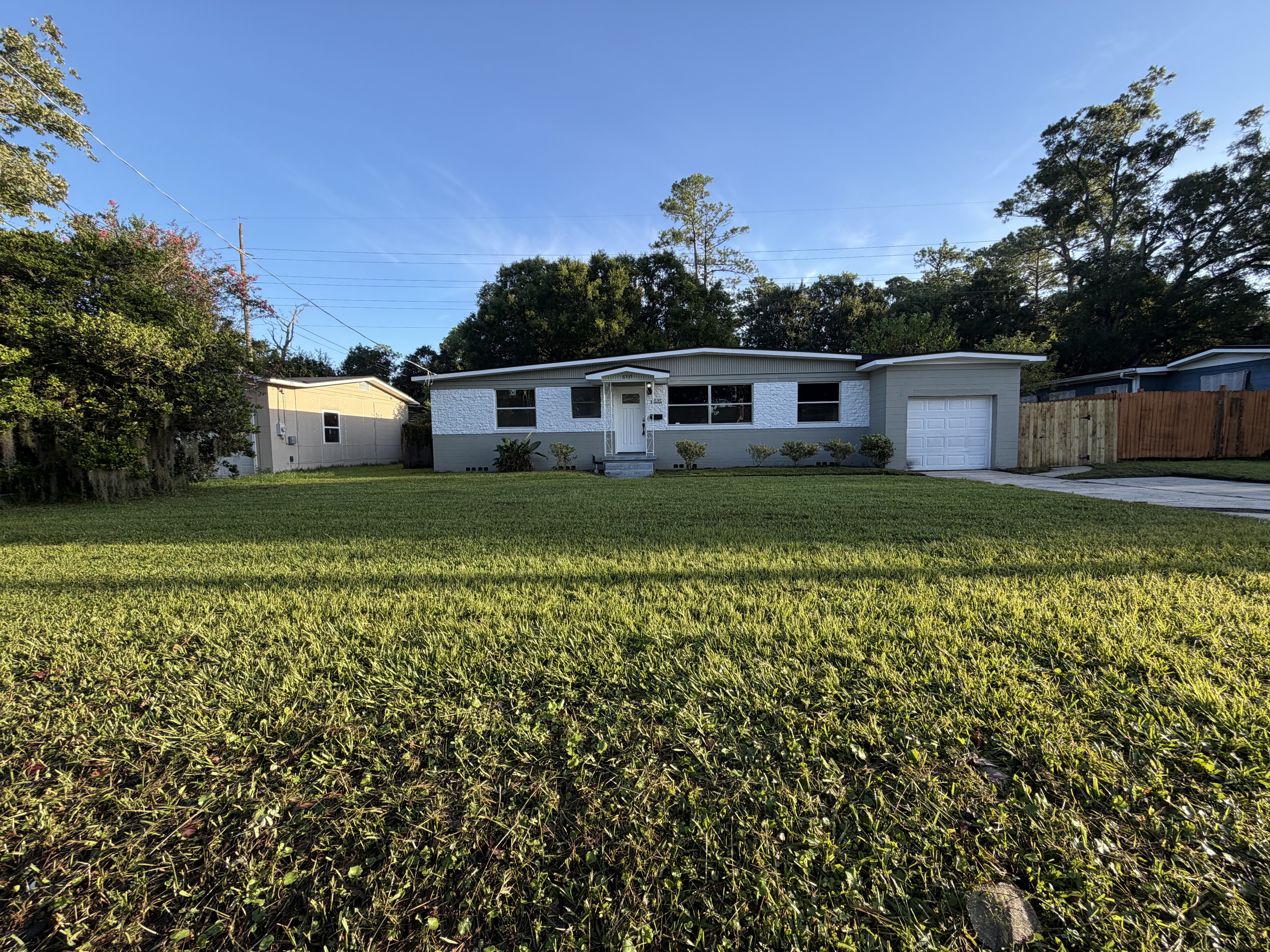 Photo 6 of 26 of 6535 Lou Dr N, Jacksonville, FL