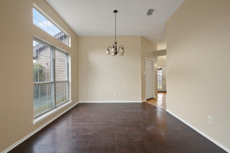 Photo 12 of 26 - 1113 Rosewood Ln, Lancaster, TX 75146
